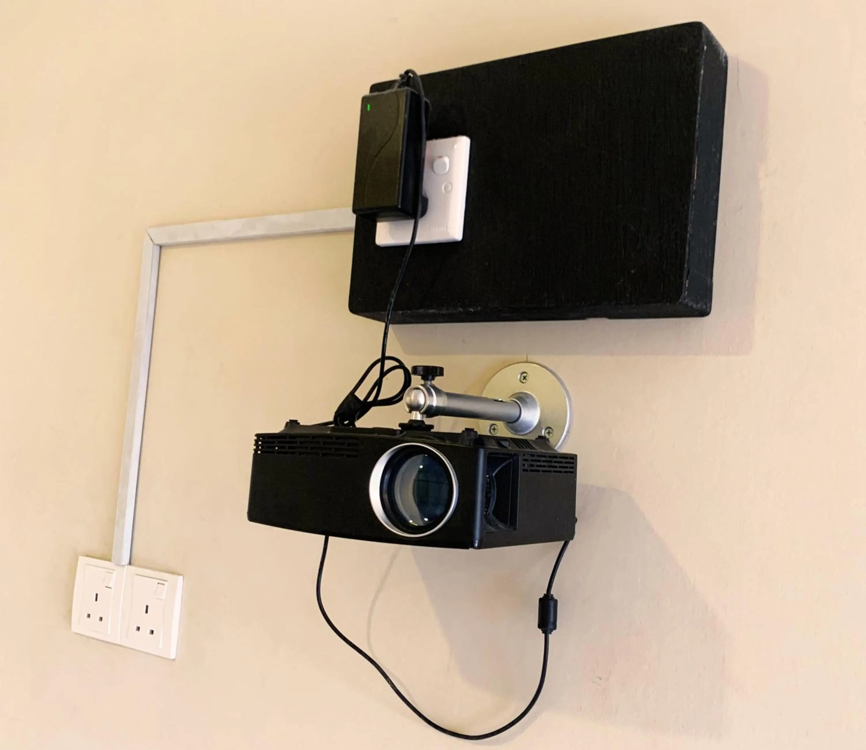 TV and multimedia in AE Semporna Guesthouse 极潜旅店