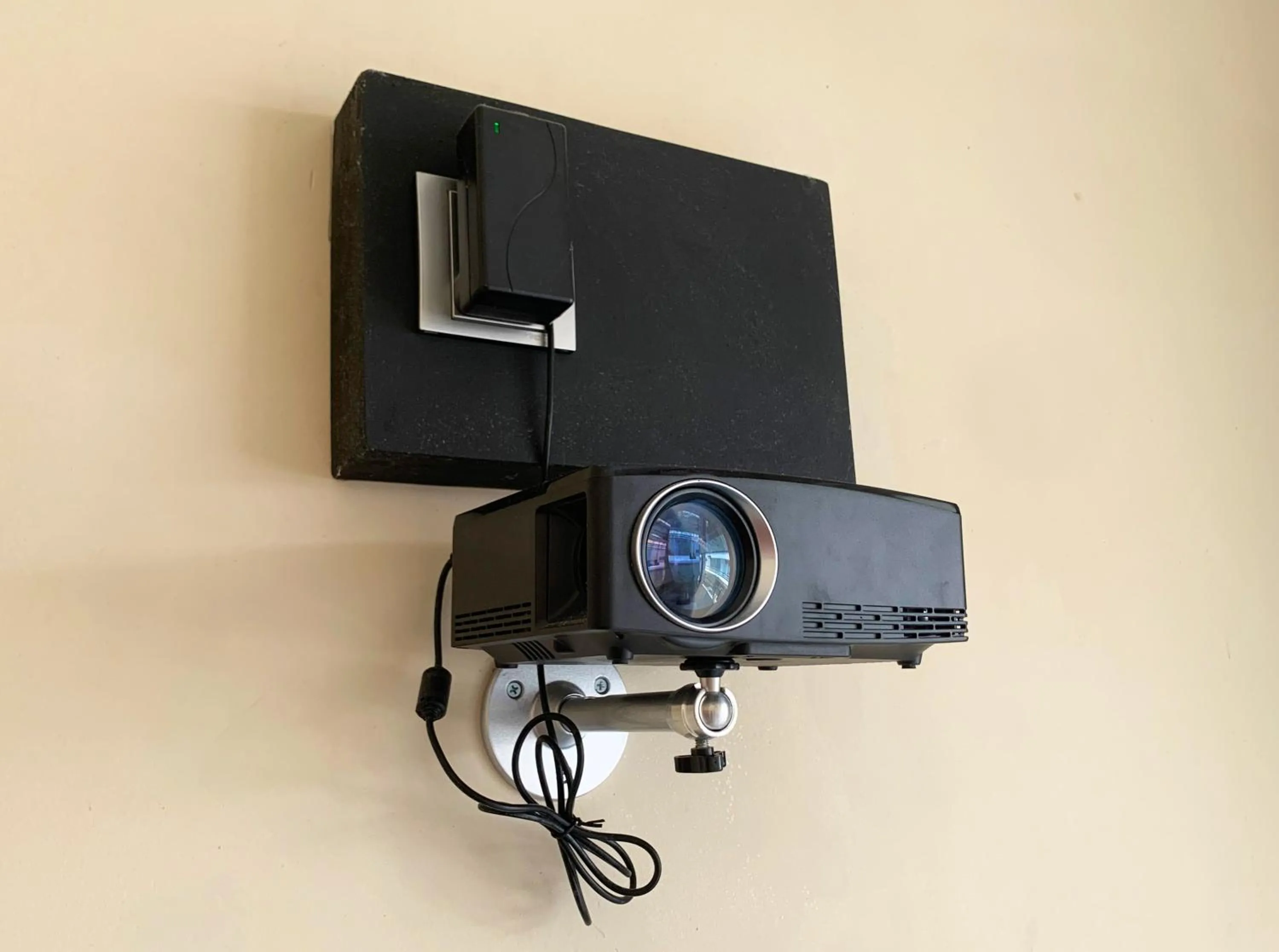 TV and multimedia in AE Semporna Guesthouse 极潜旅店