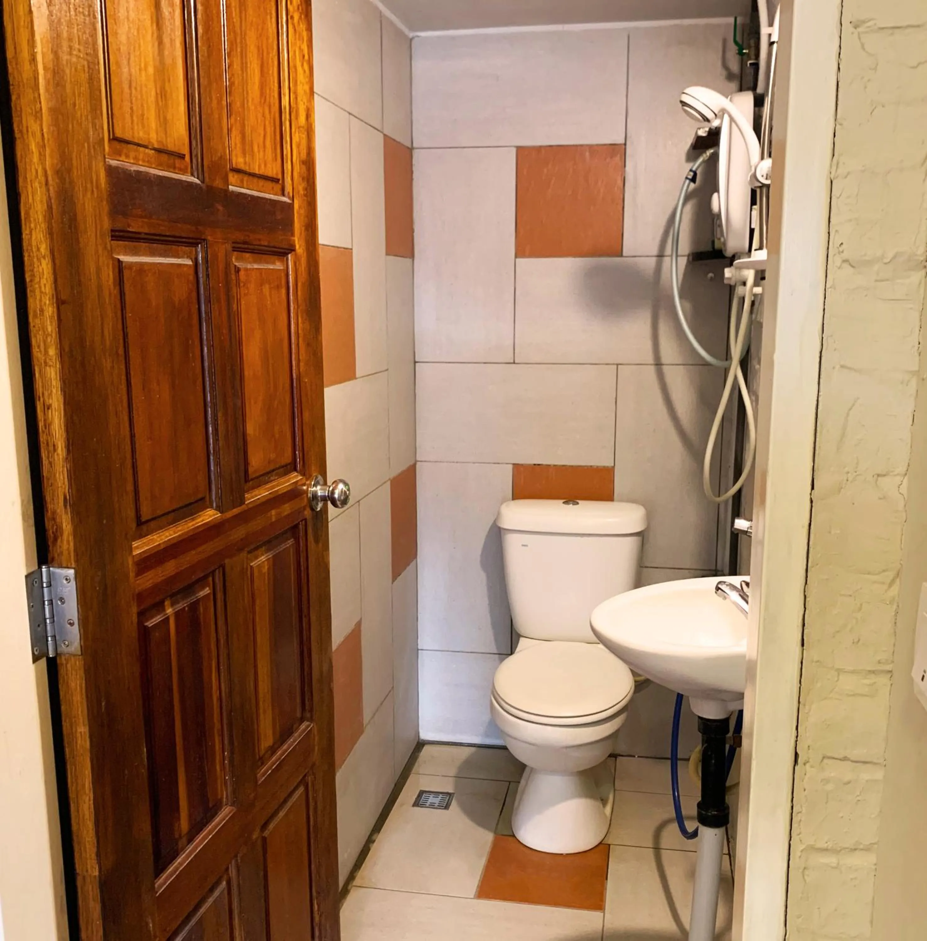 Bathroom in AE Semporna Guesthouse 极潜旅店