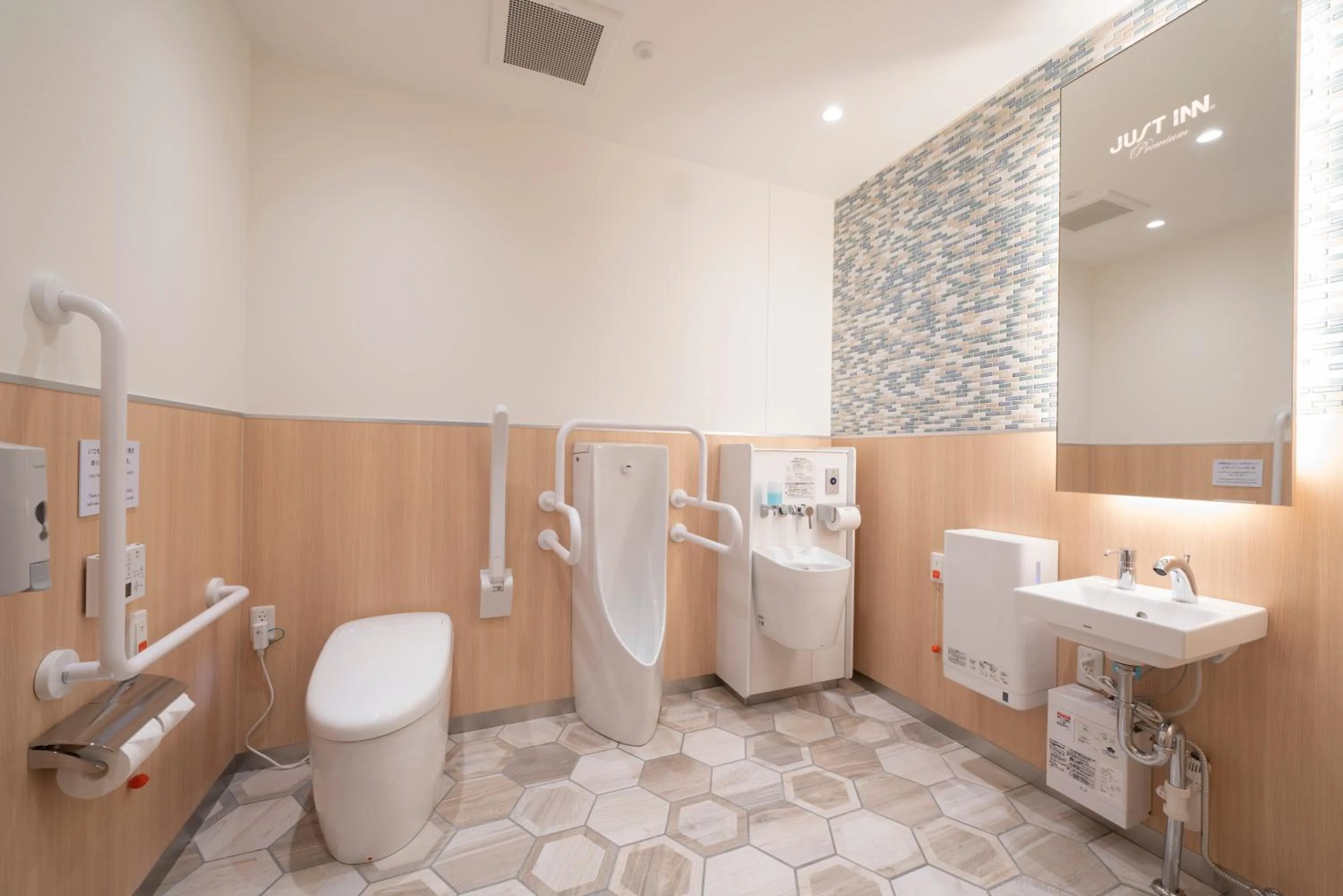 Area and facilities in Just Inn Premium Toyohashi Station