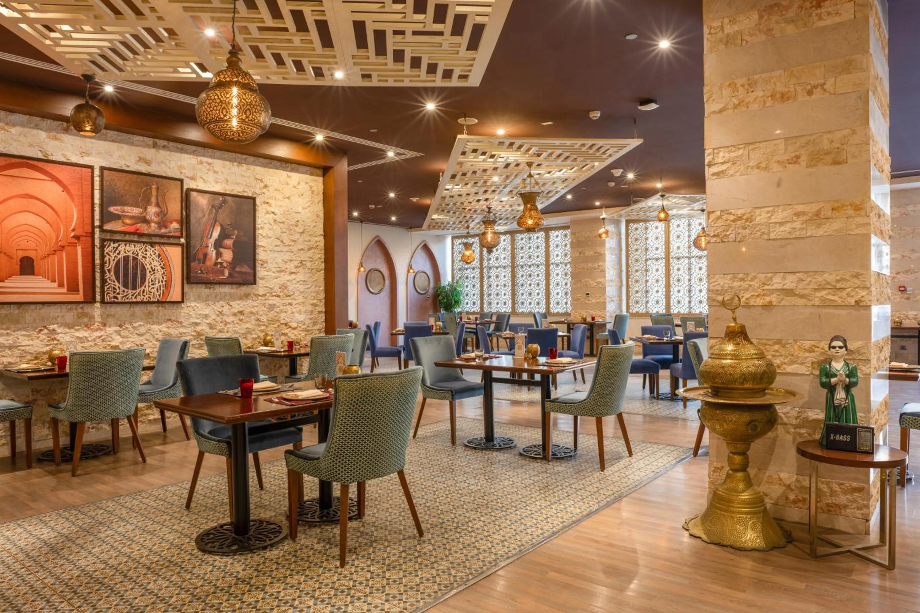 Restaurant/places to eat in Triumph Luxury Hotel