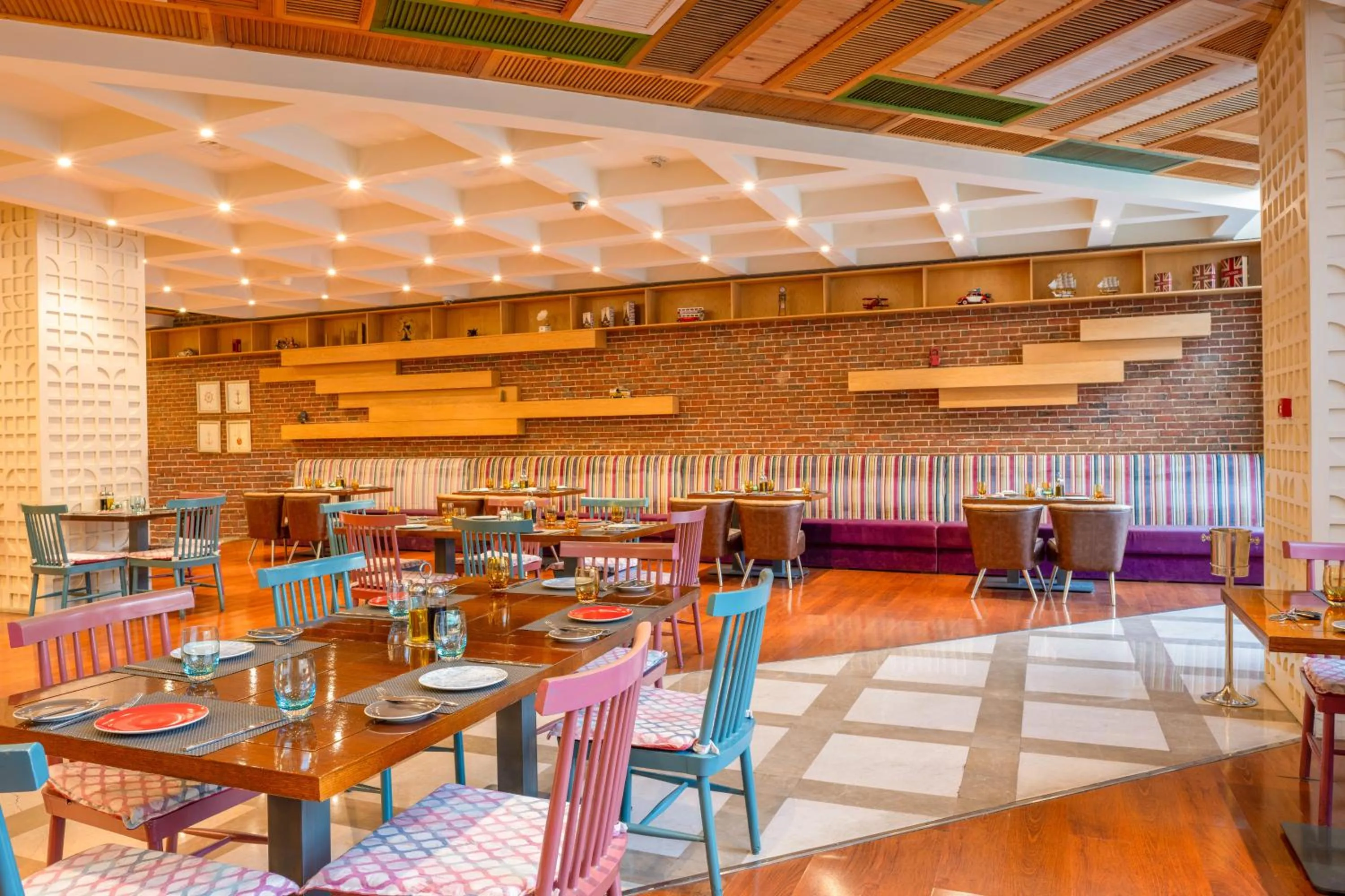 Restaurant/places to eat in Triumph Luxury Hotel