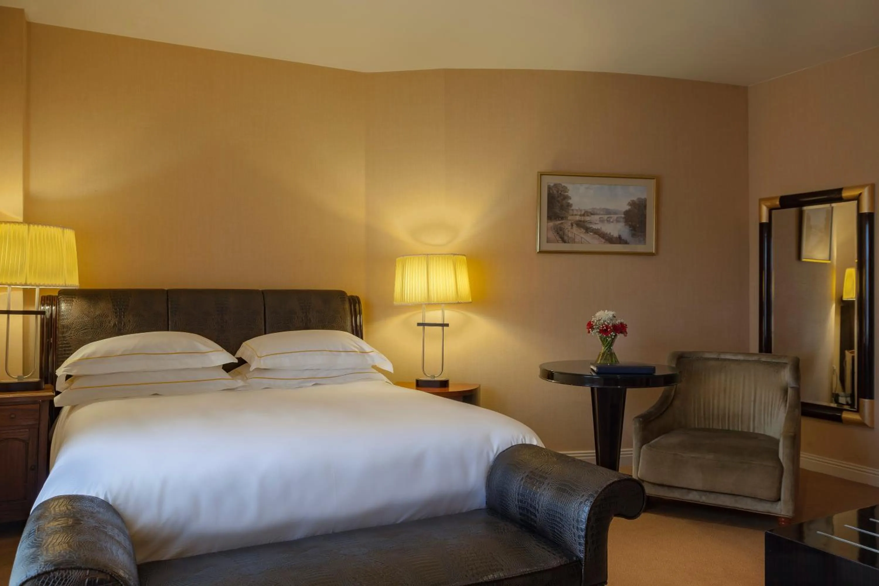 Photo of the whole room, Bed in Lord Bagenal Inn