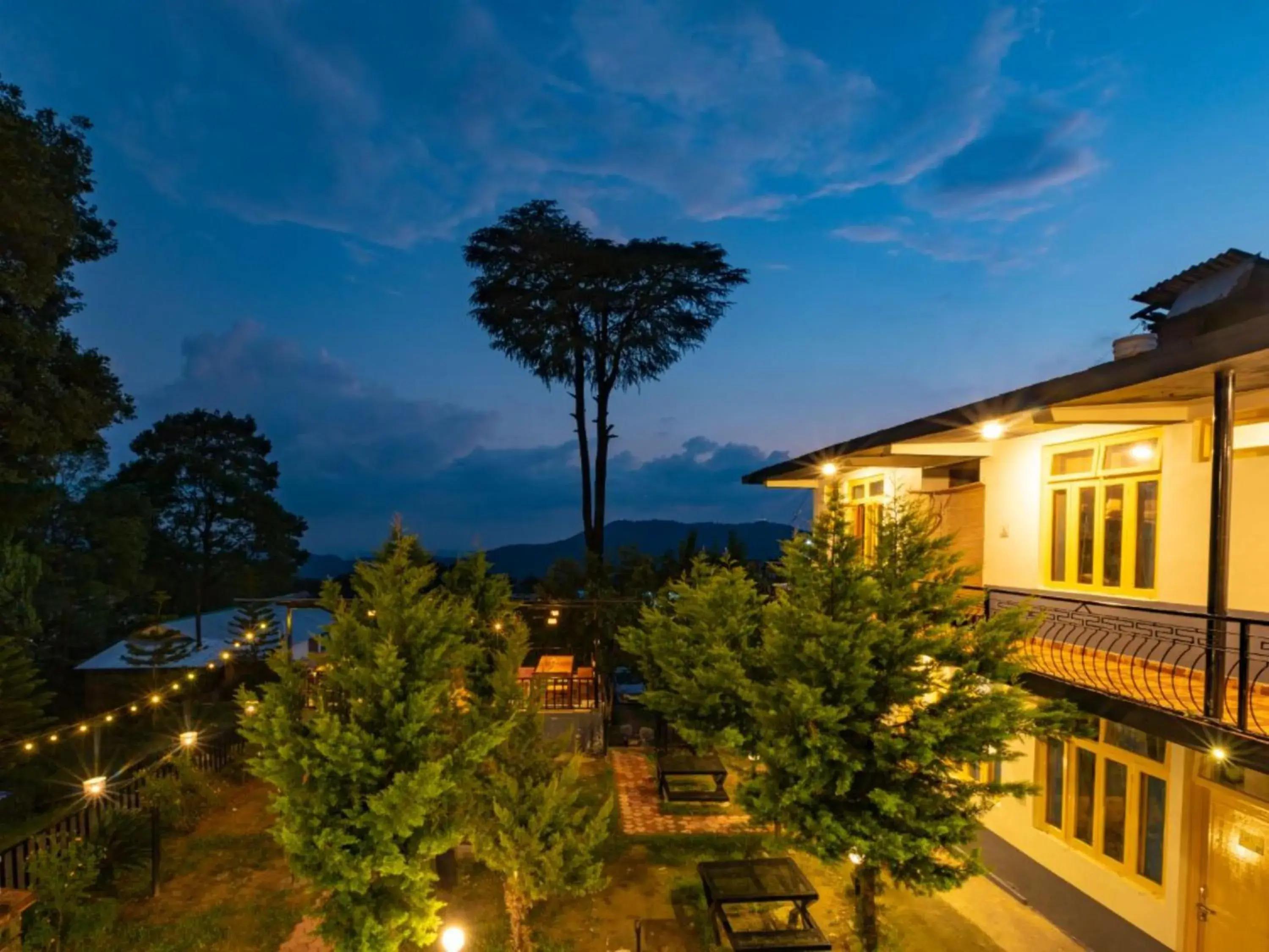 Property building in The Hosteller Bir Property building in The Hosteller Bir