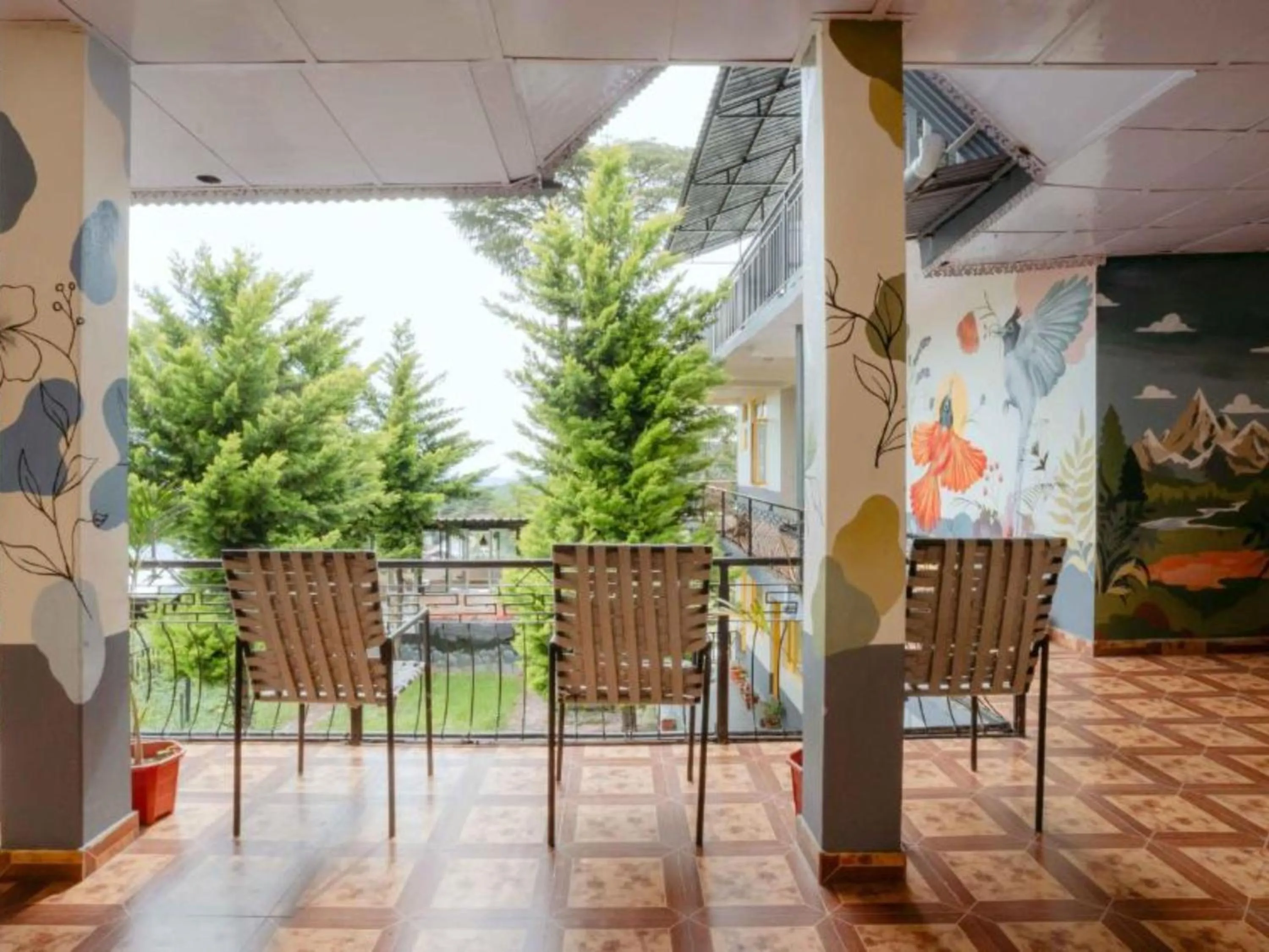 Day in The Hosteller Bir