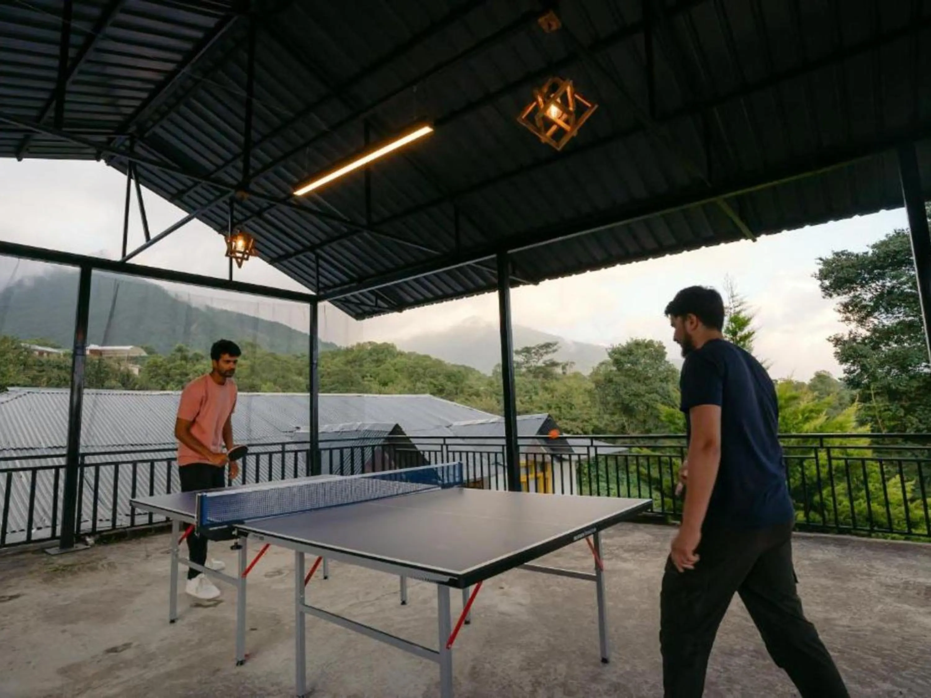 Day in The Hosteller Bir