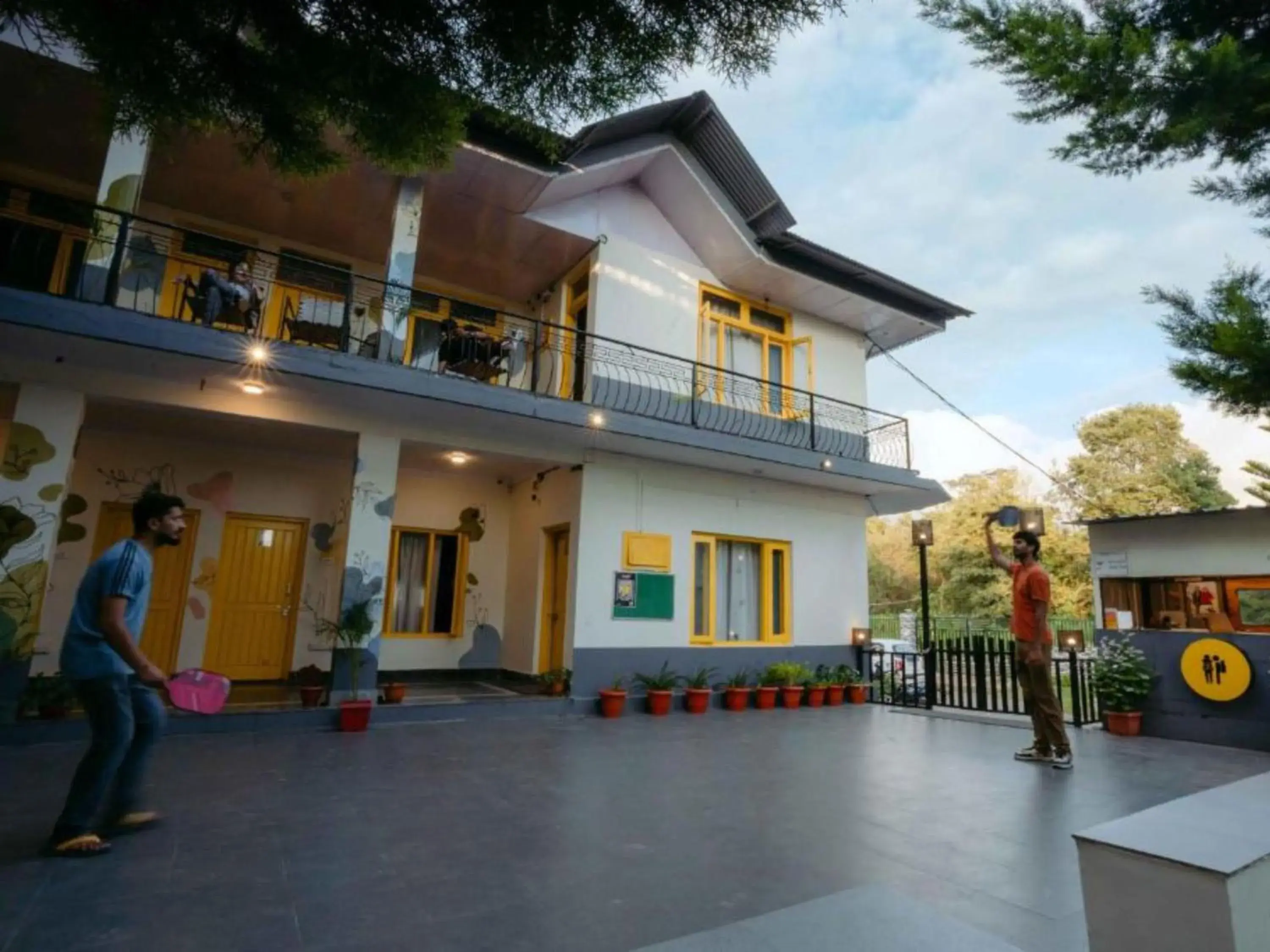 Property building in The Hosteller Bir Property building in The Hosteller Bir