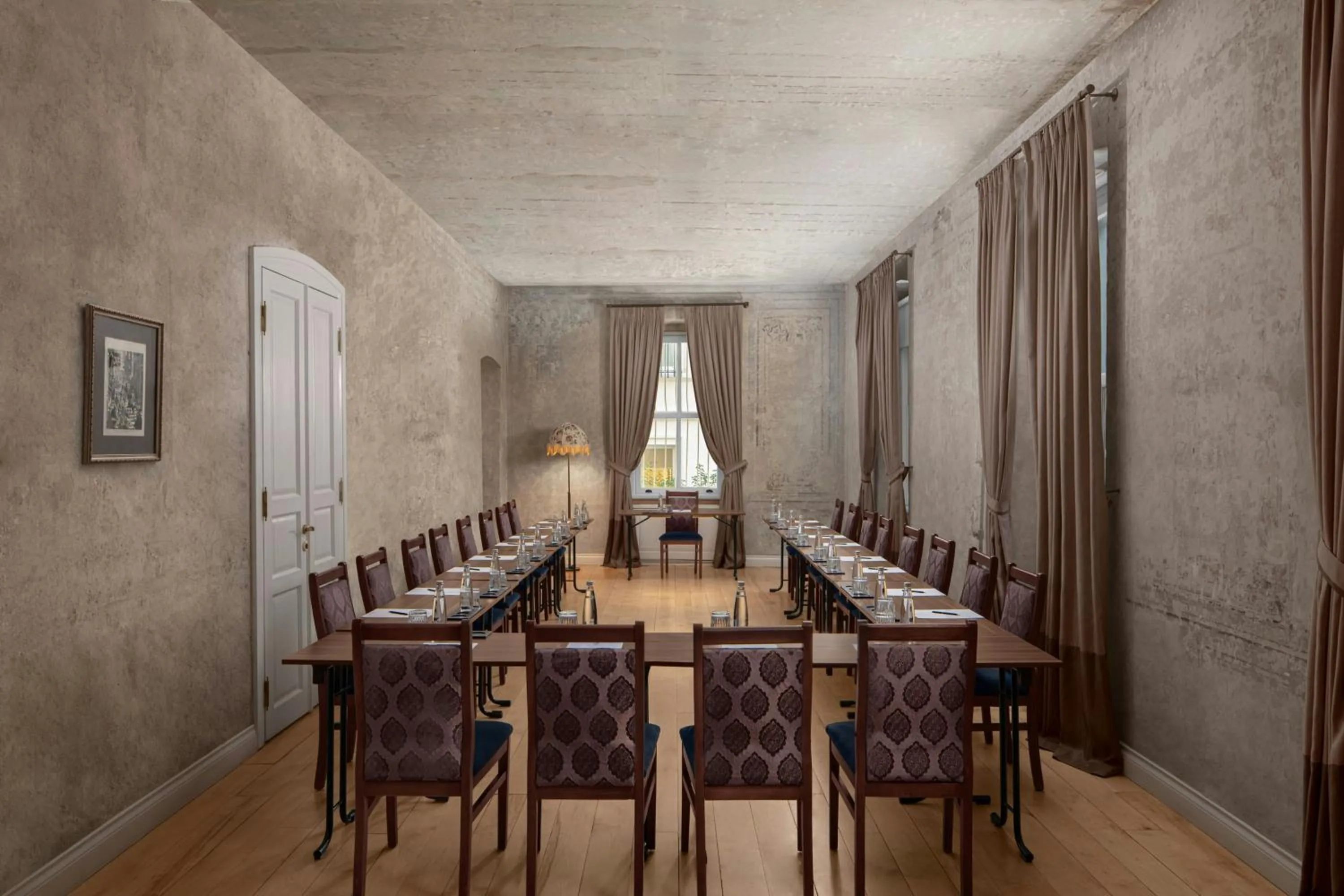 Meeting/conference room in Adahan DeCamondo Pera, Autograph Collection
