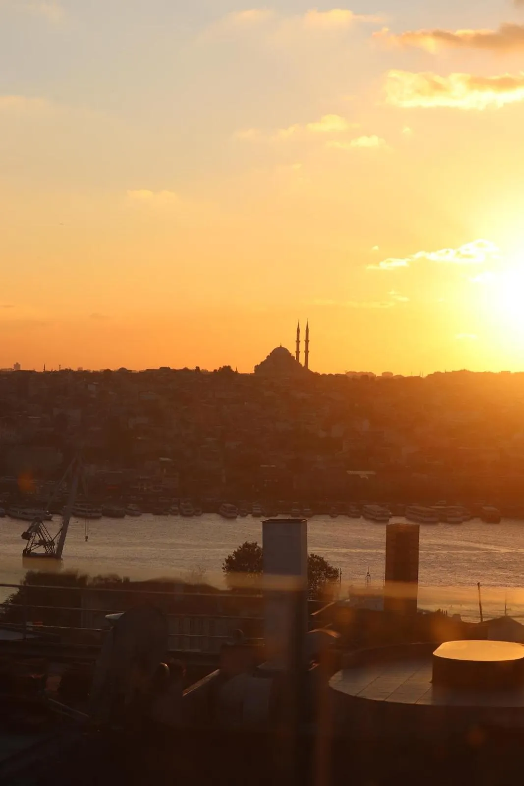 Restaurant/places to eat in Adahan DeCamondo Pera, Autograph Collection