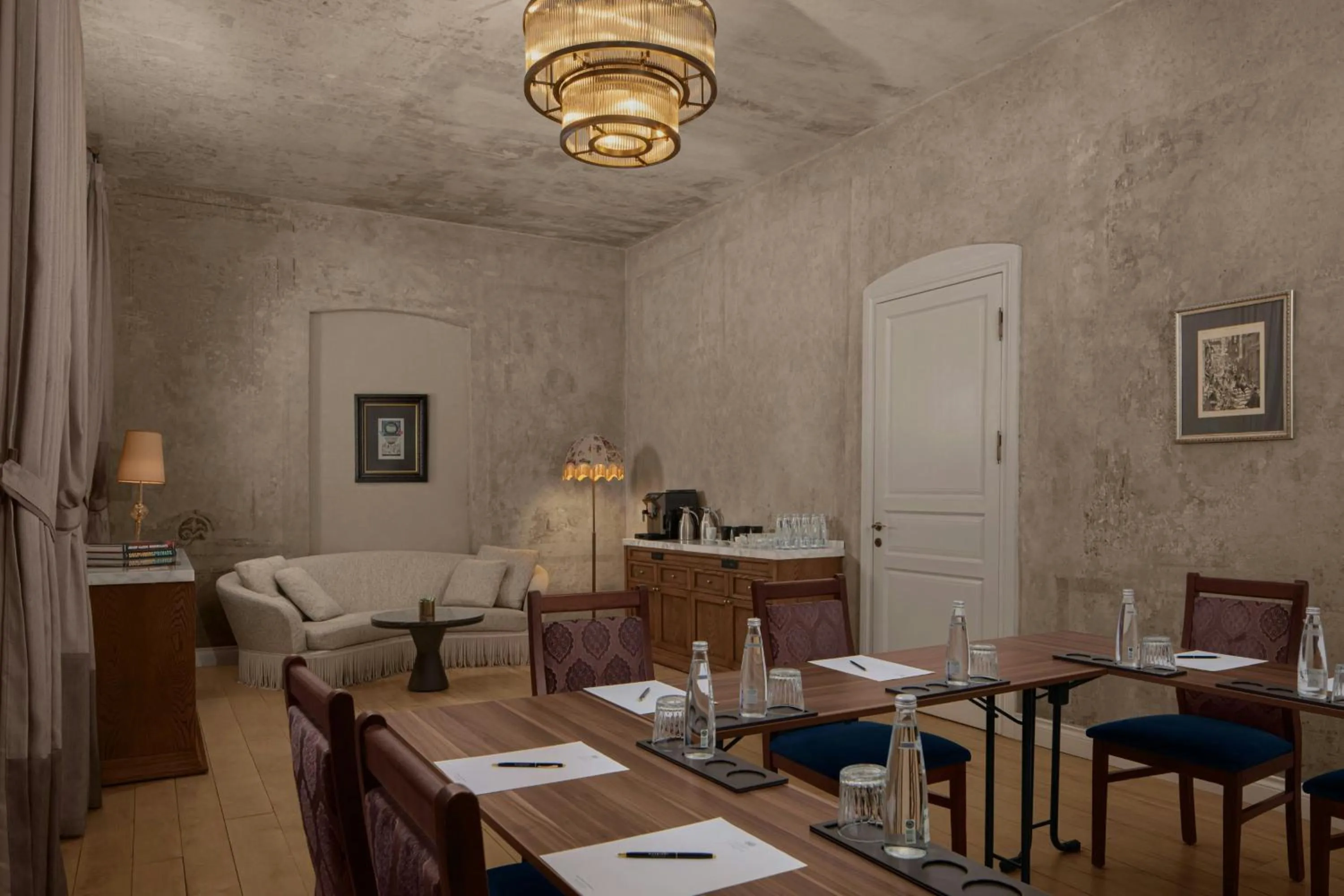Meeting/conference room in Adahan DeCamondo Pera, Autograph Collection