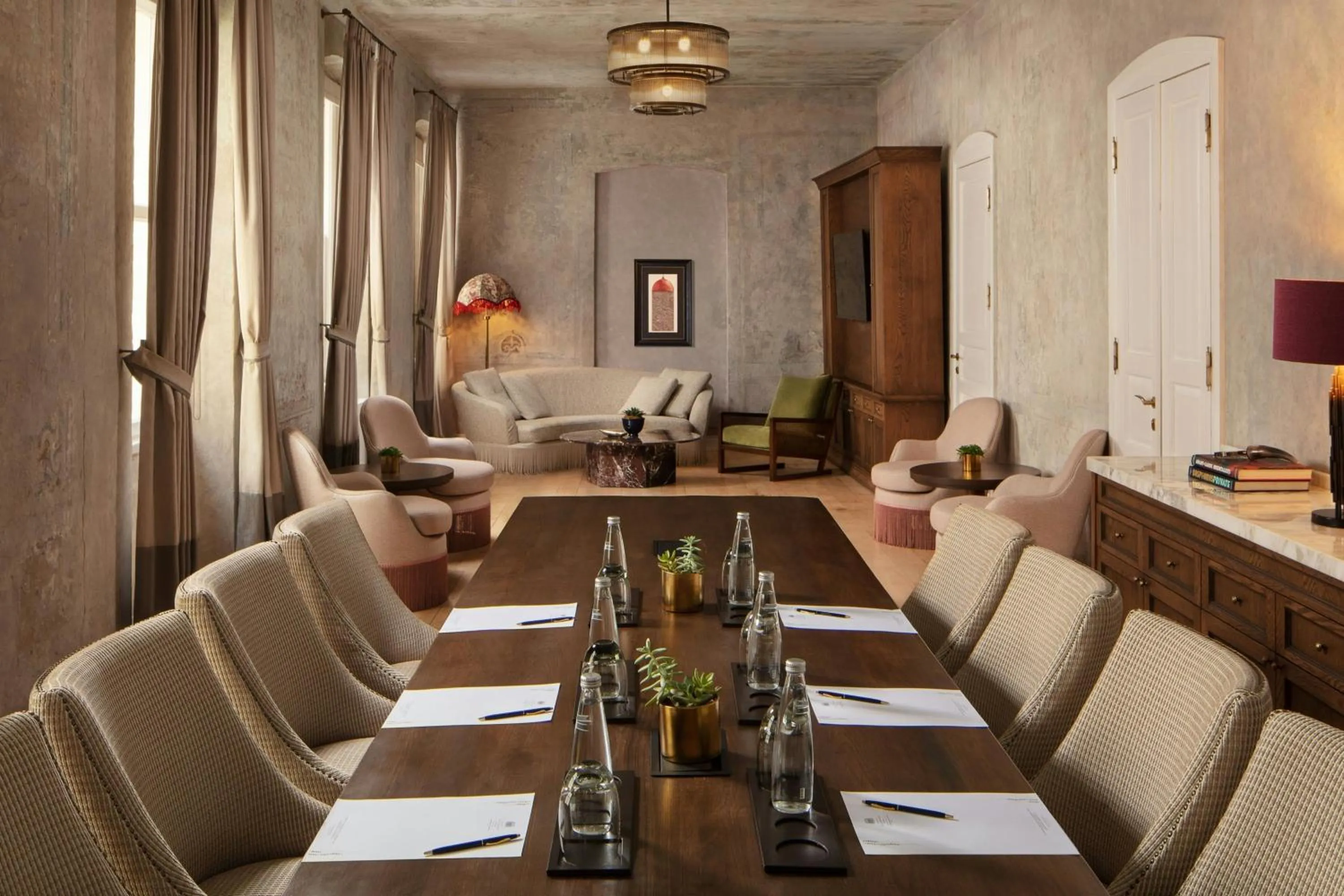 Meeting/conference room in Adahan DeCamondo Pera, Autograph Collection