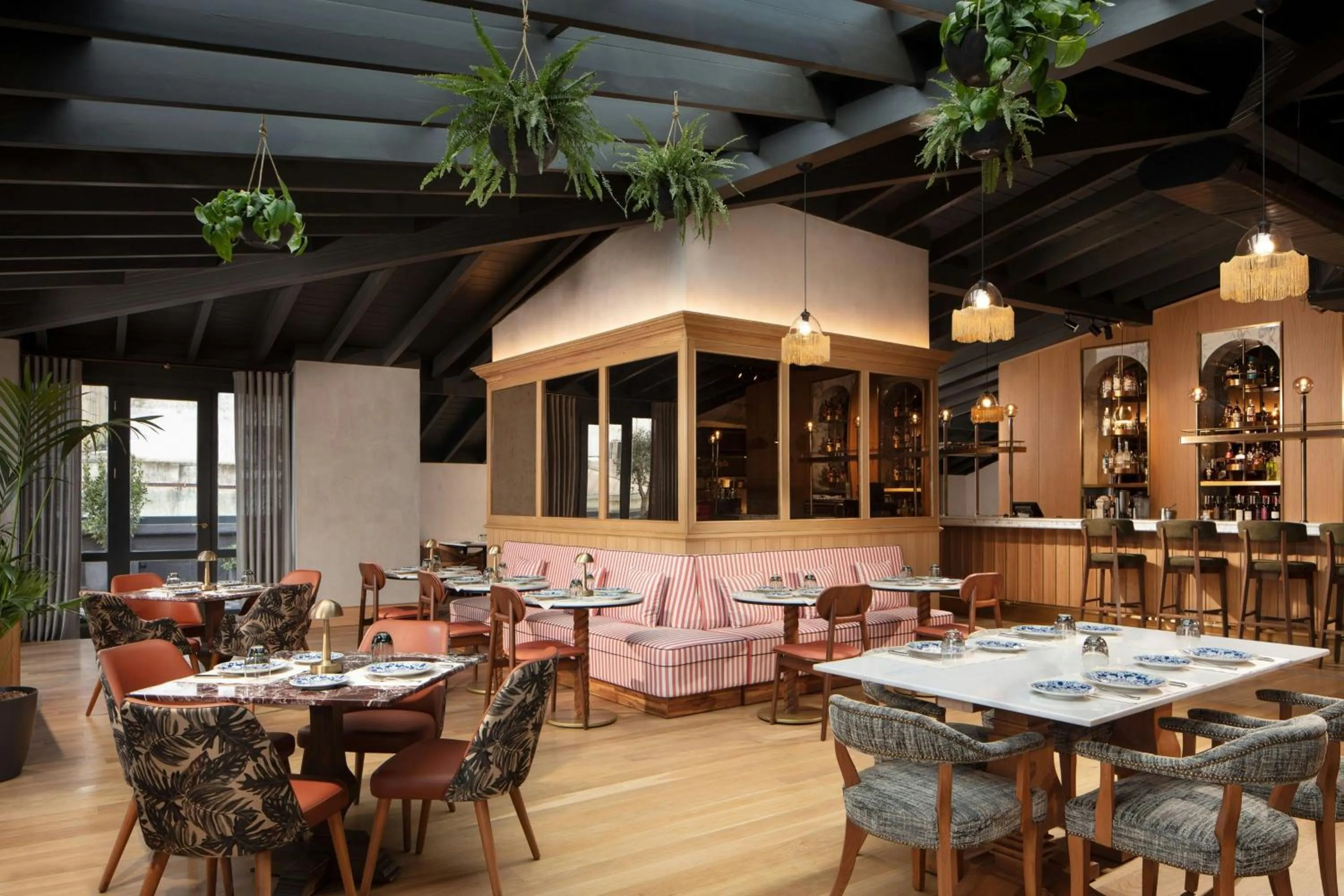 Restaurant/places to eat in Adahan DeCamondo Pera, Autograph Collection