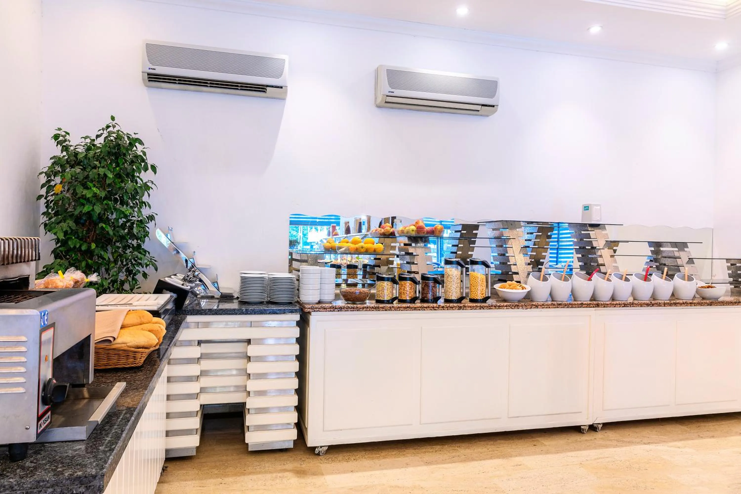 Food in Kayamaris Hotel