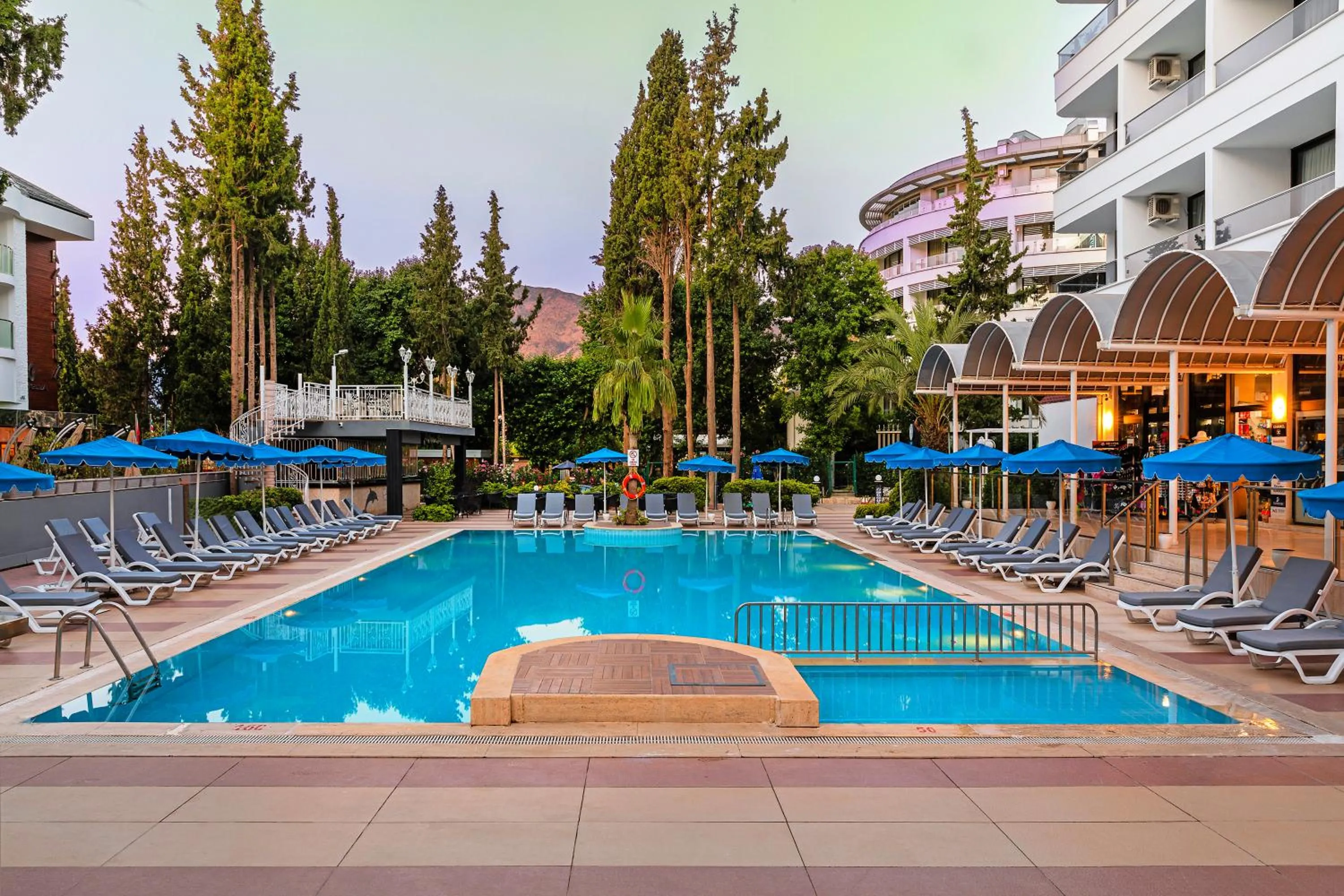 Swimming pool in Kayamaris Hotel