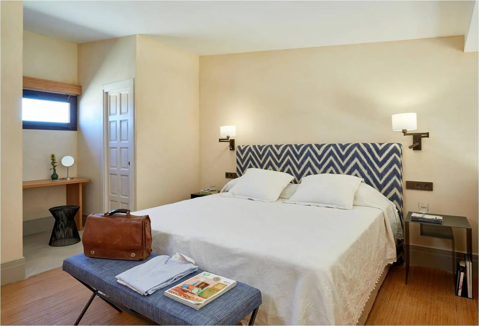 Bed in Trafalgar Polo Club