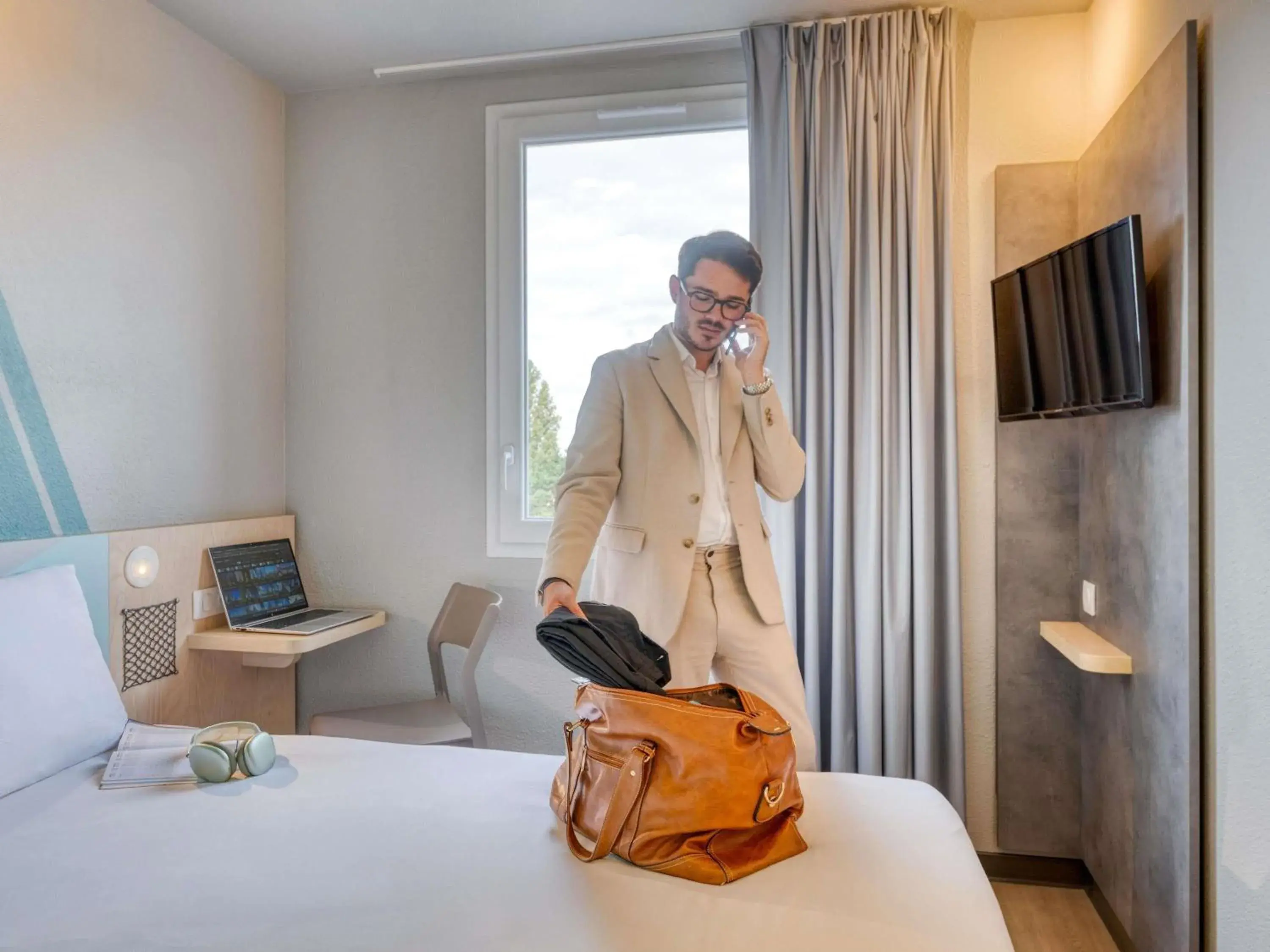 Property building, Bed in Ibis Budget Orly Chevilly Tram 7 Property building, Bed in Ibis Budget Orly Chevilly Tram 7