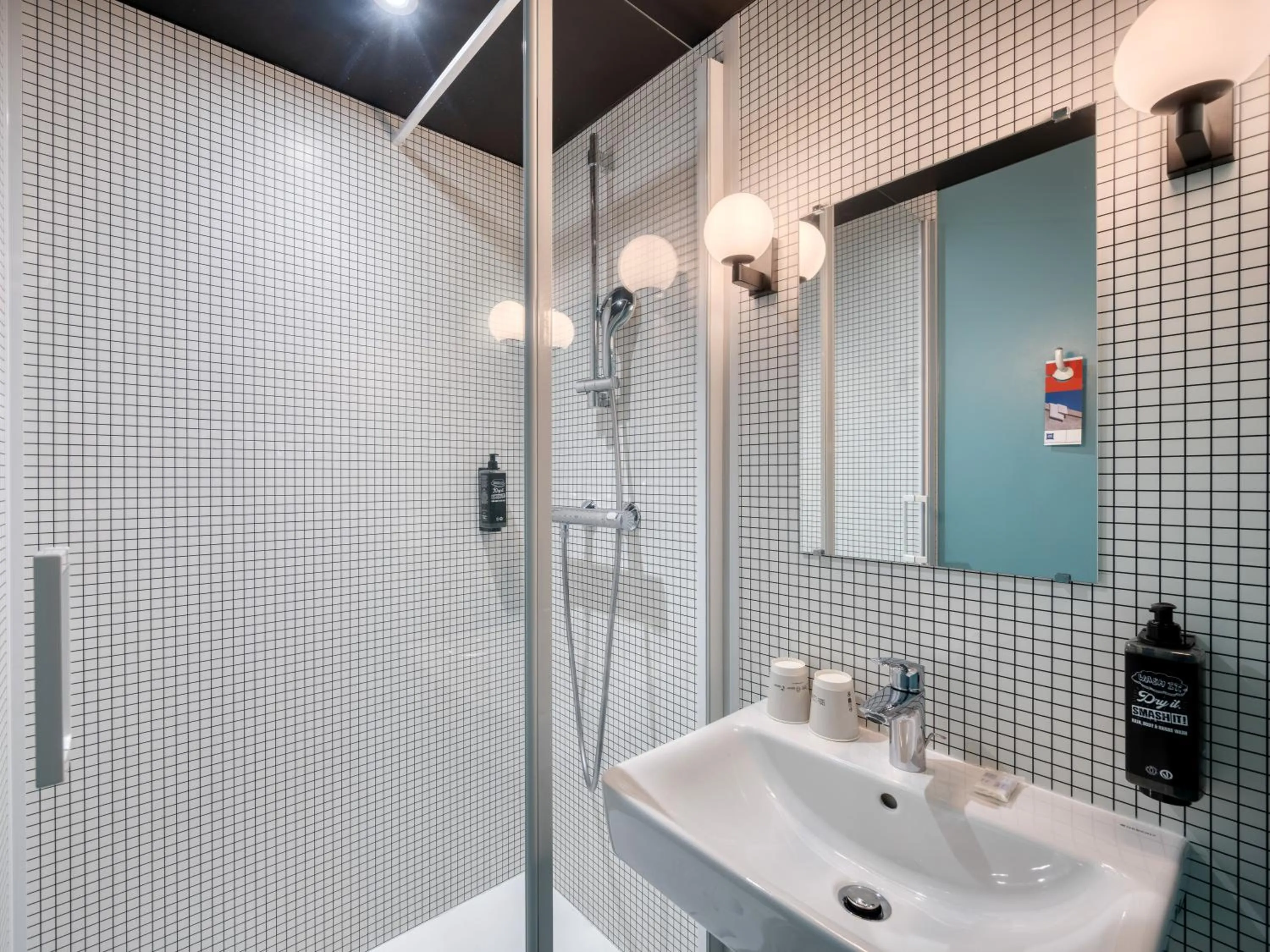 Bathroom in Ibis Budget Orly Chevilly Tram 7