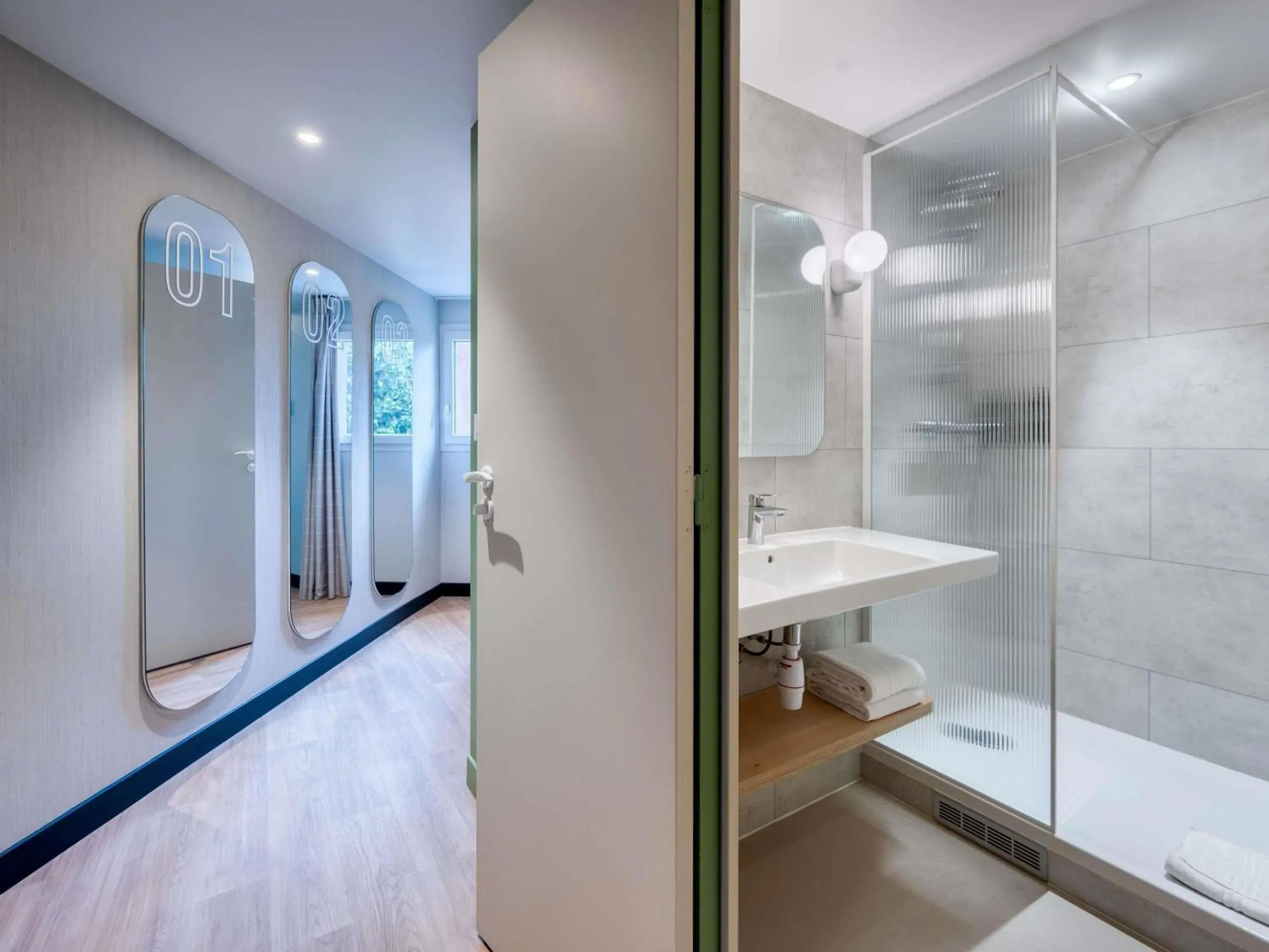 Bedroom in Ibis Budget Orly Chevilly Tram 7 Bedroom in Ibis Budget Orly Chevilly Tram 7