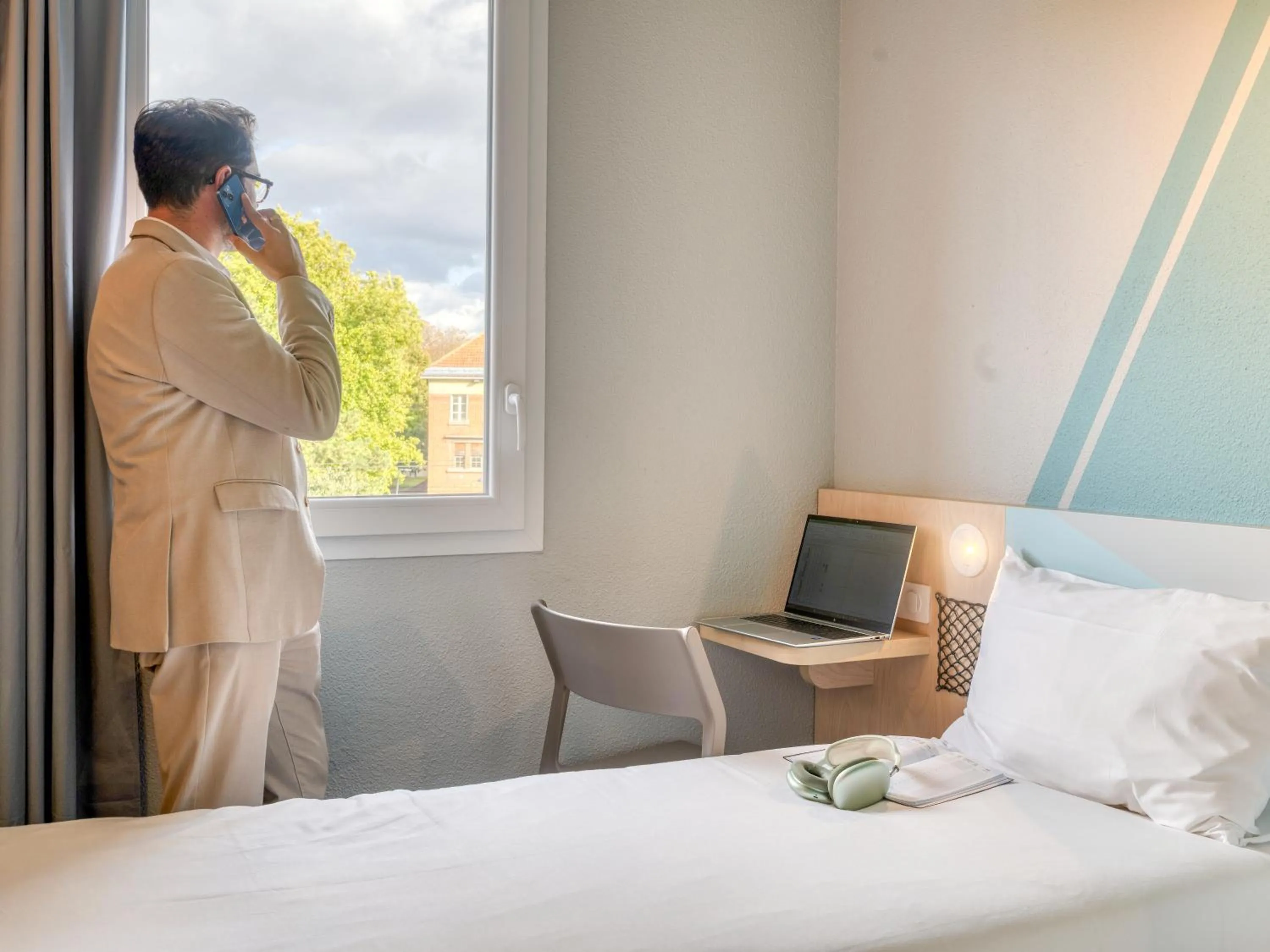 People, Bed in Ibis Budget Orly Chevilly Tram 7