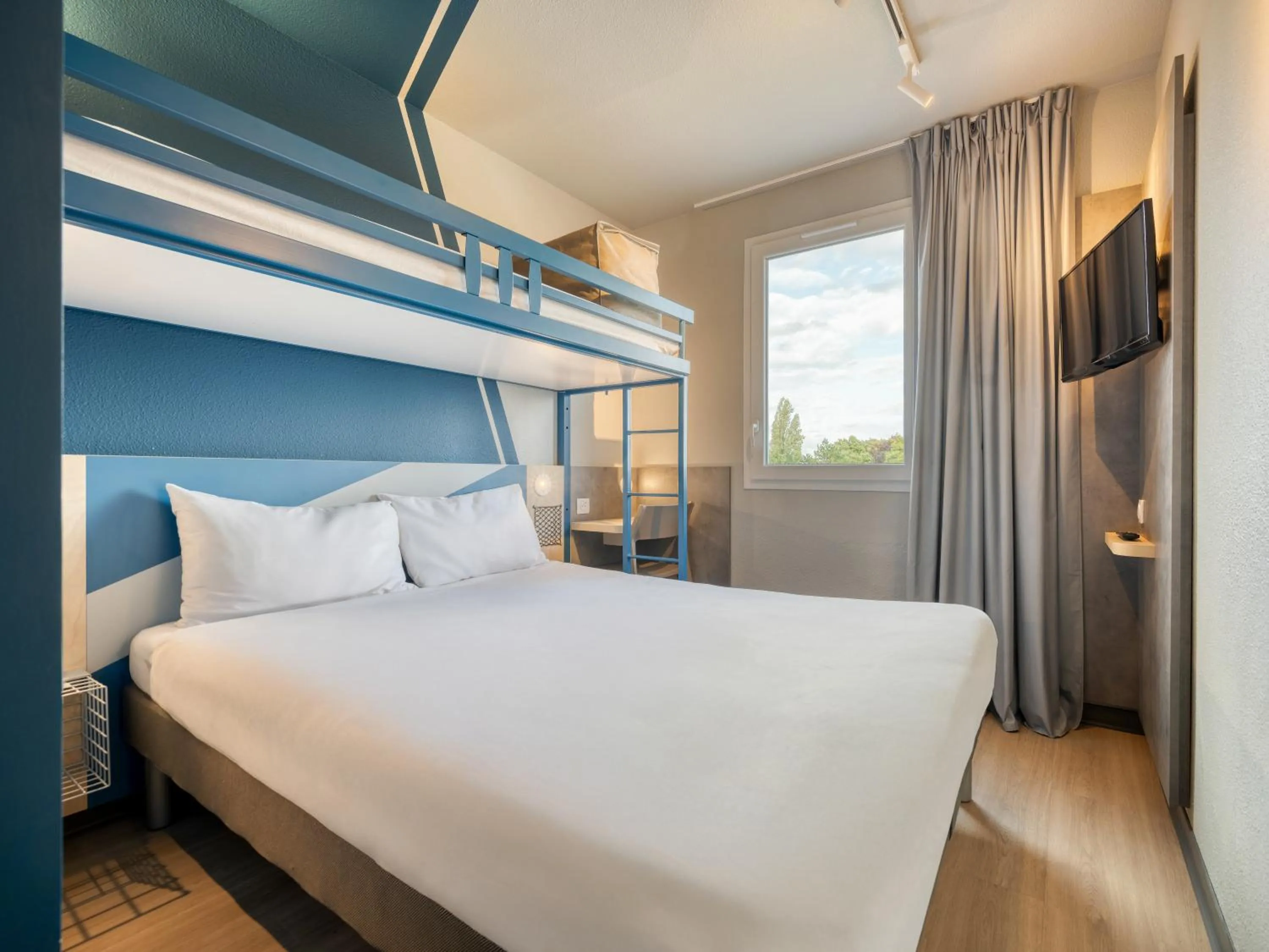 Bedroom, Bed in Ibis Budget Orly Chevilly Tram 7