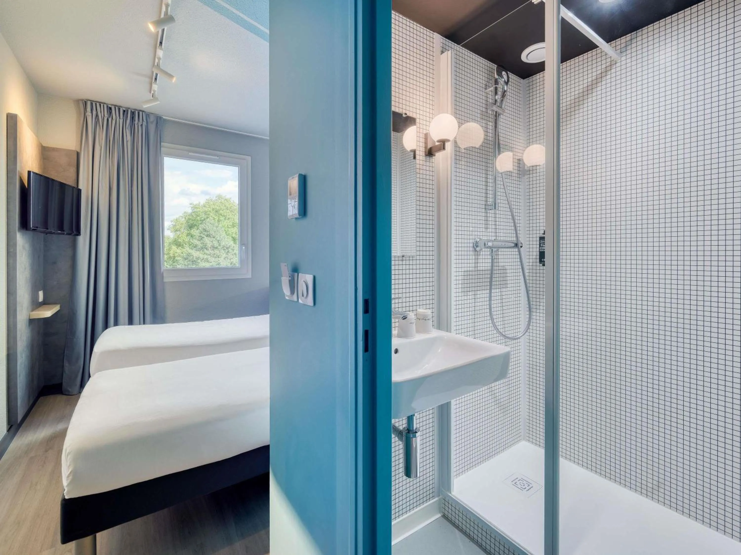 Bedroom, Bed in Ibis Budget Orly Chevilly Tram 7