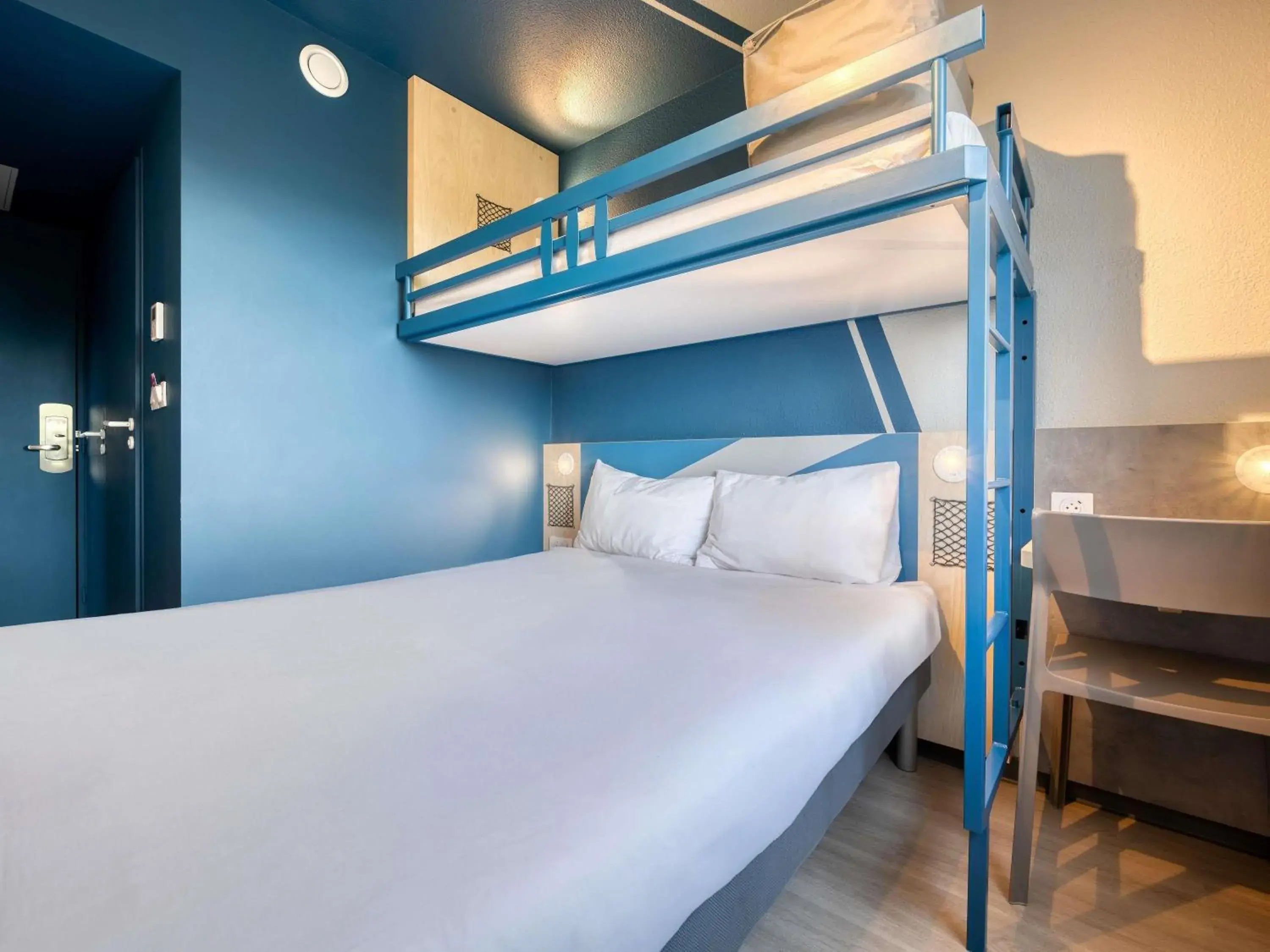 Bedroom, Bed in Ibis Budget Orly Chevilly Tram 7 Bedroom, Bed in Ibis Budget Orly Chevilly Tram 7