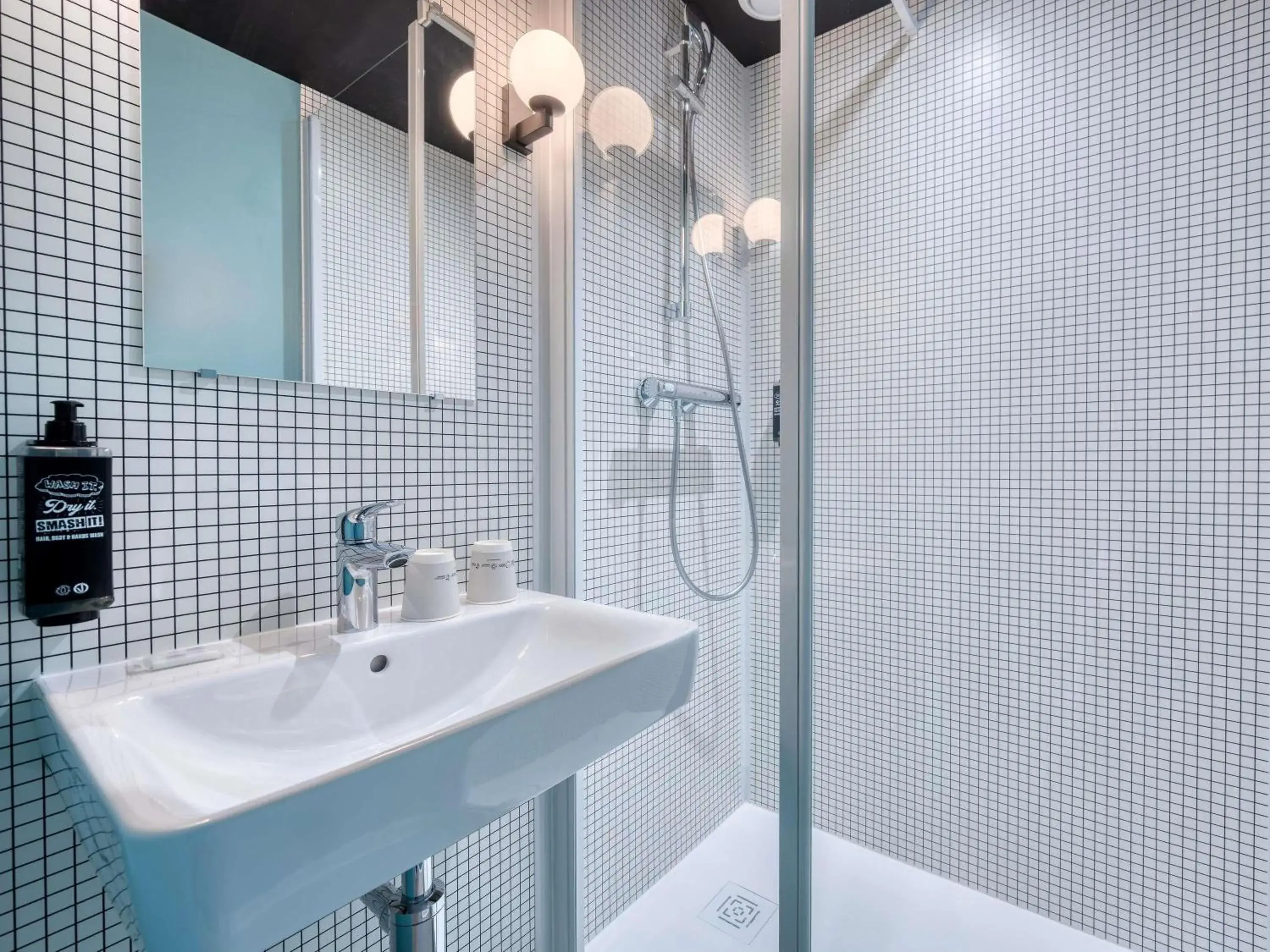 Bedroom in Ibis Budget Orly Chevilly Tram 7 Bedroom in Ibis Budget Orly Chevilly Tram 7