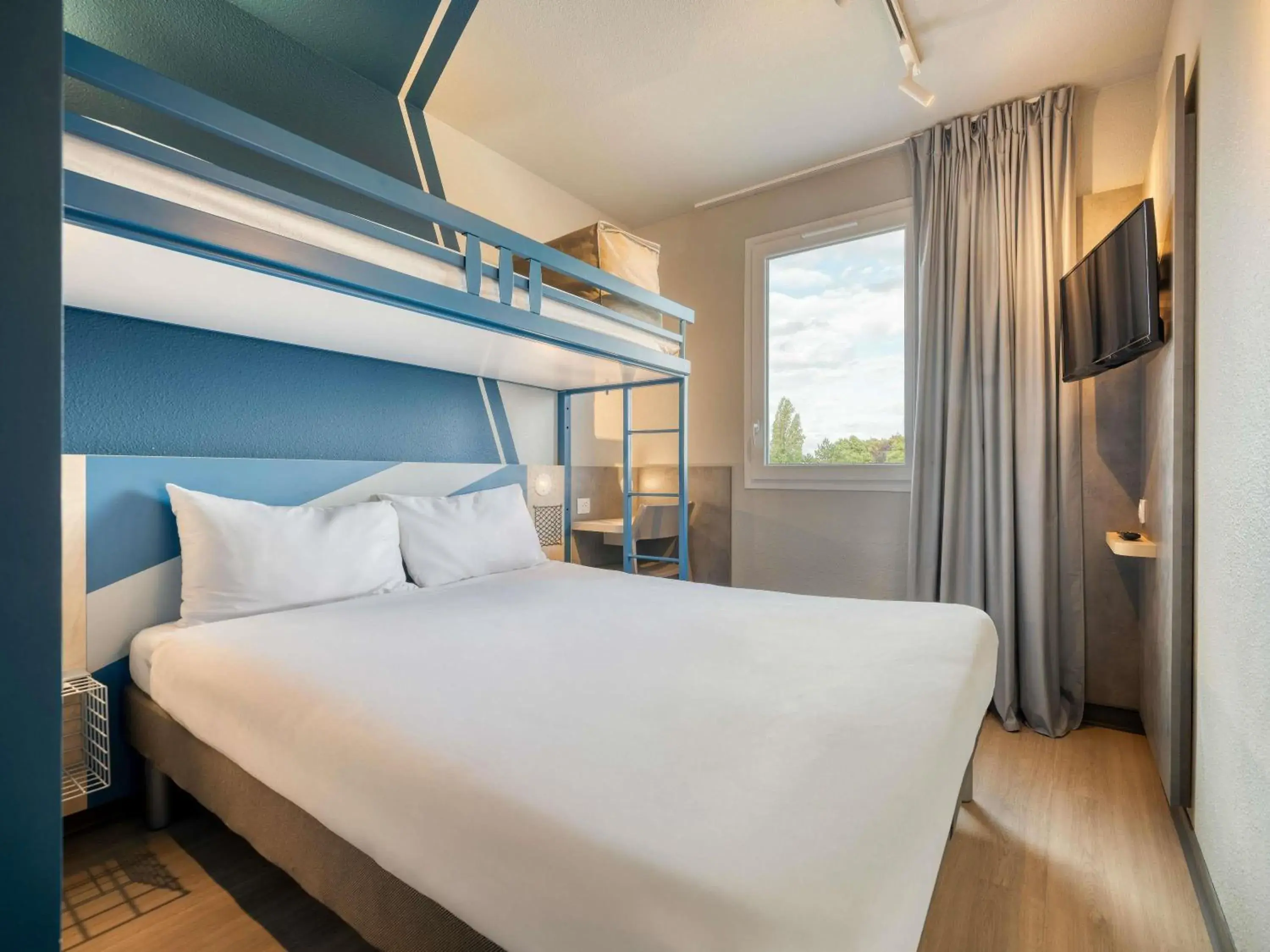Bedroom, Bed in Ibis Budget Orly Chevilly Tram 7 Bedroom, Bed in Ibis Budget Orly Chevilly Tram 7