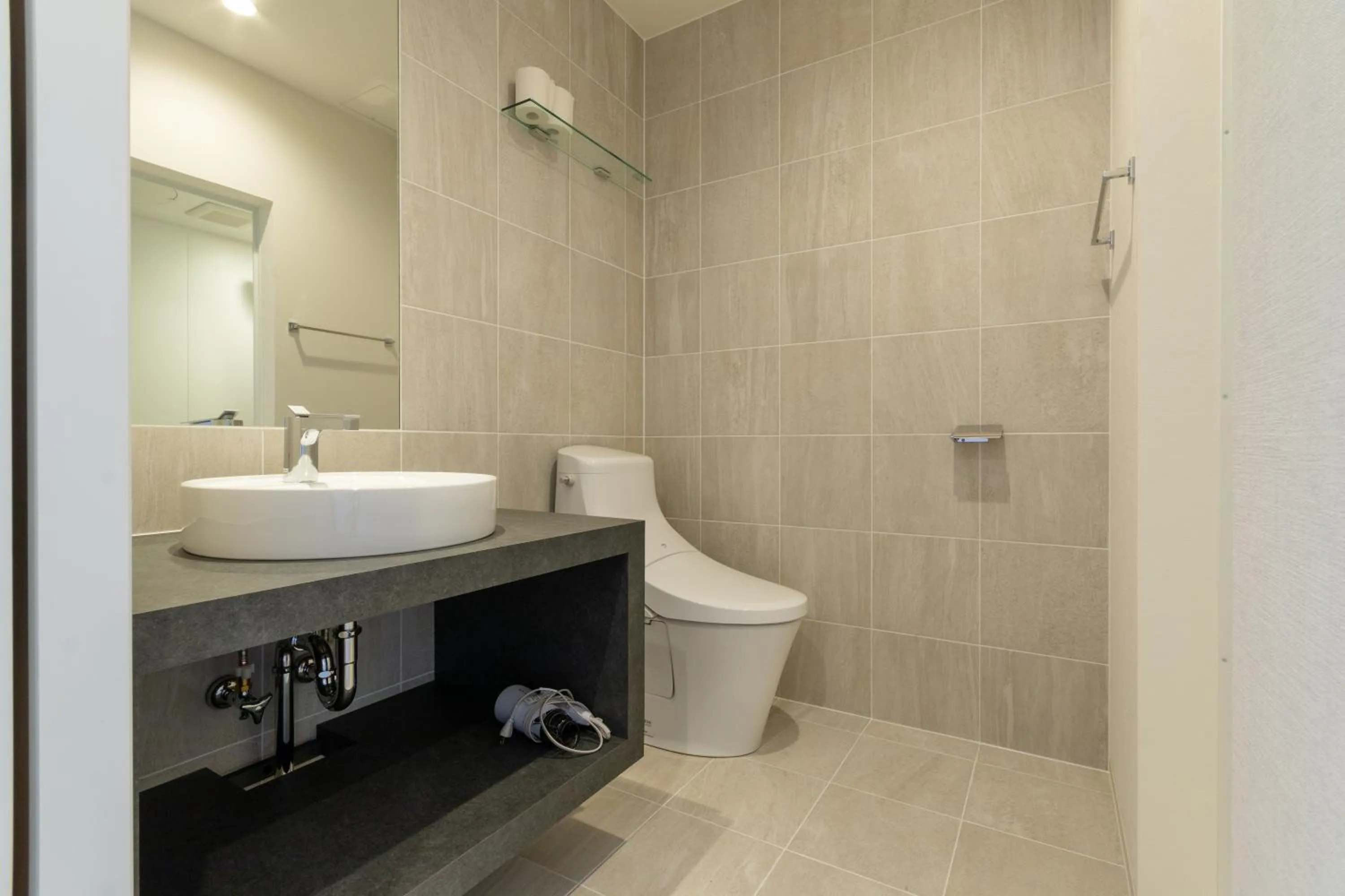 Bathroom in ROKU by H2 Life