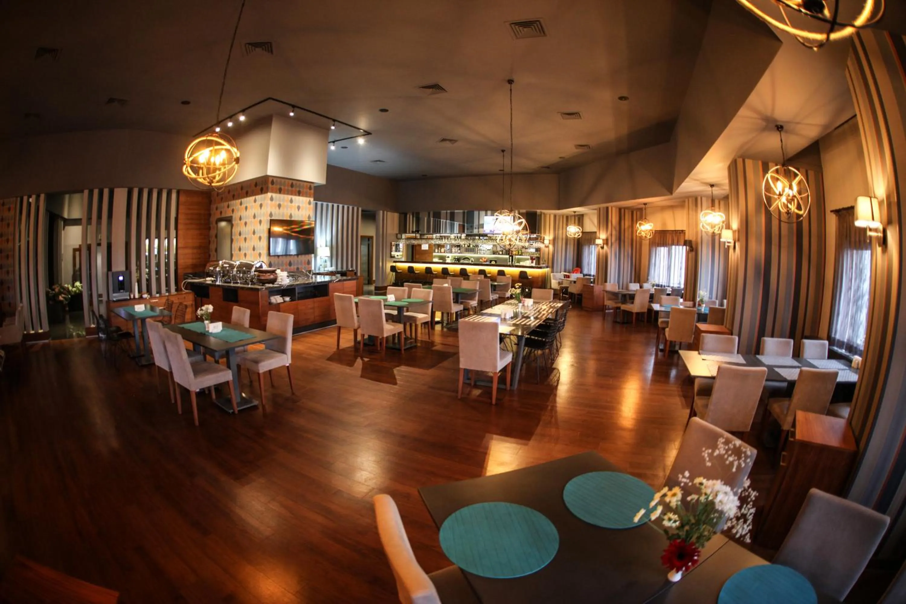 Restaurant/places to eat in Hotel Yayoba