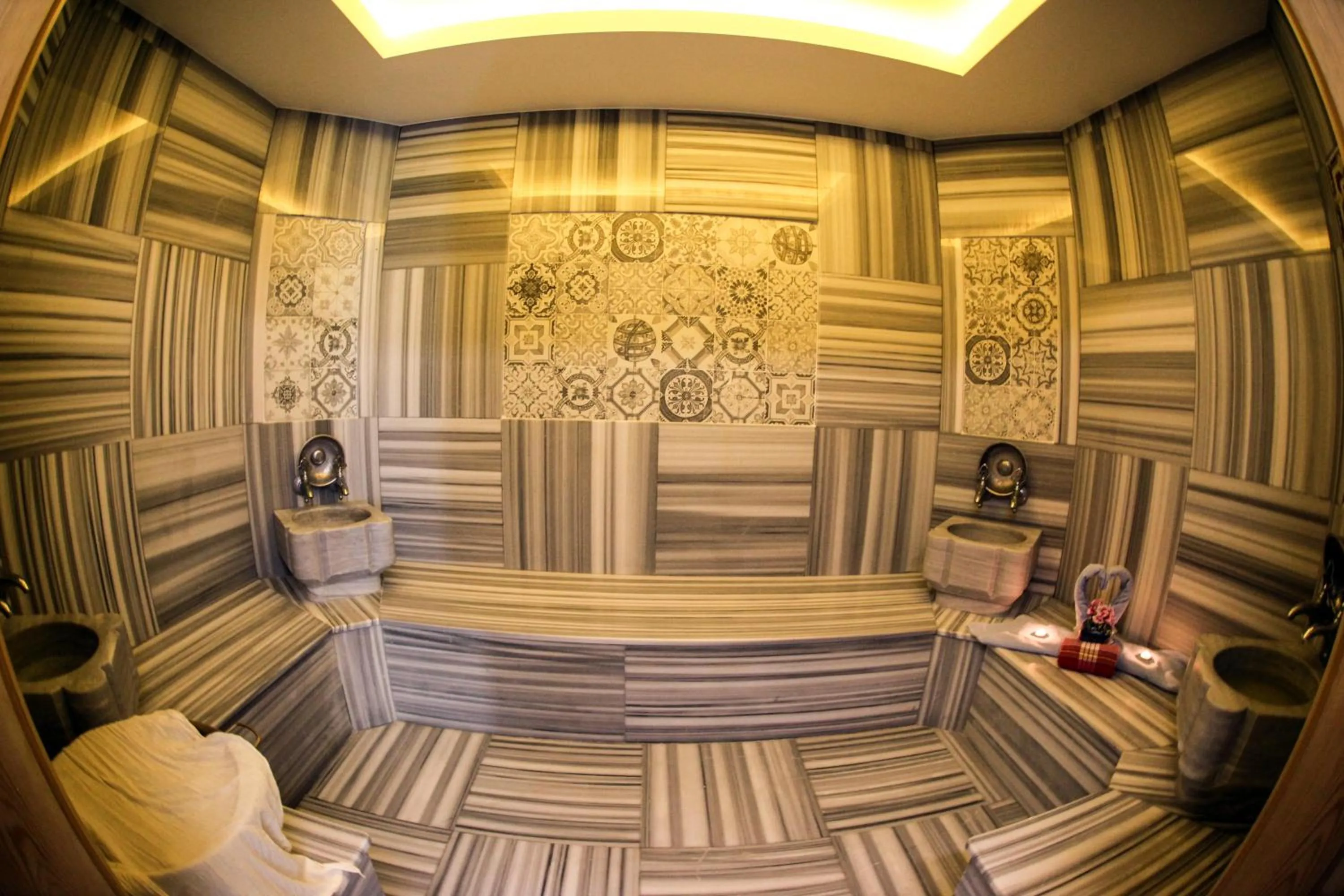 Public Bath in Hotel Yayoba