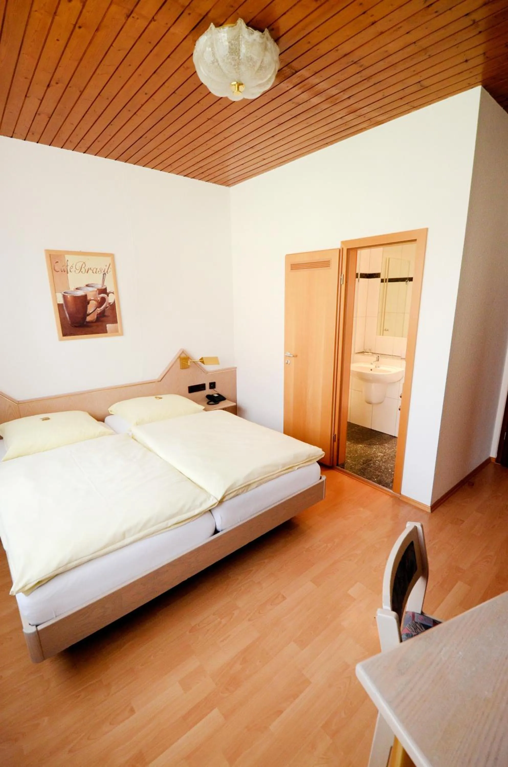 Bed in Hotel Altbacher Hof