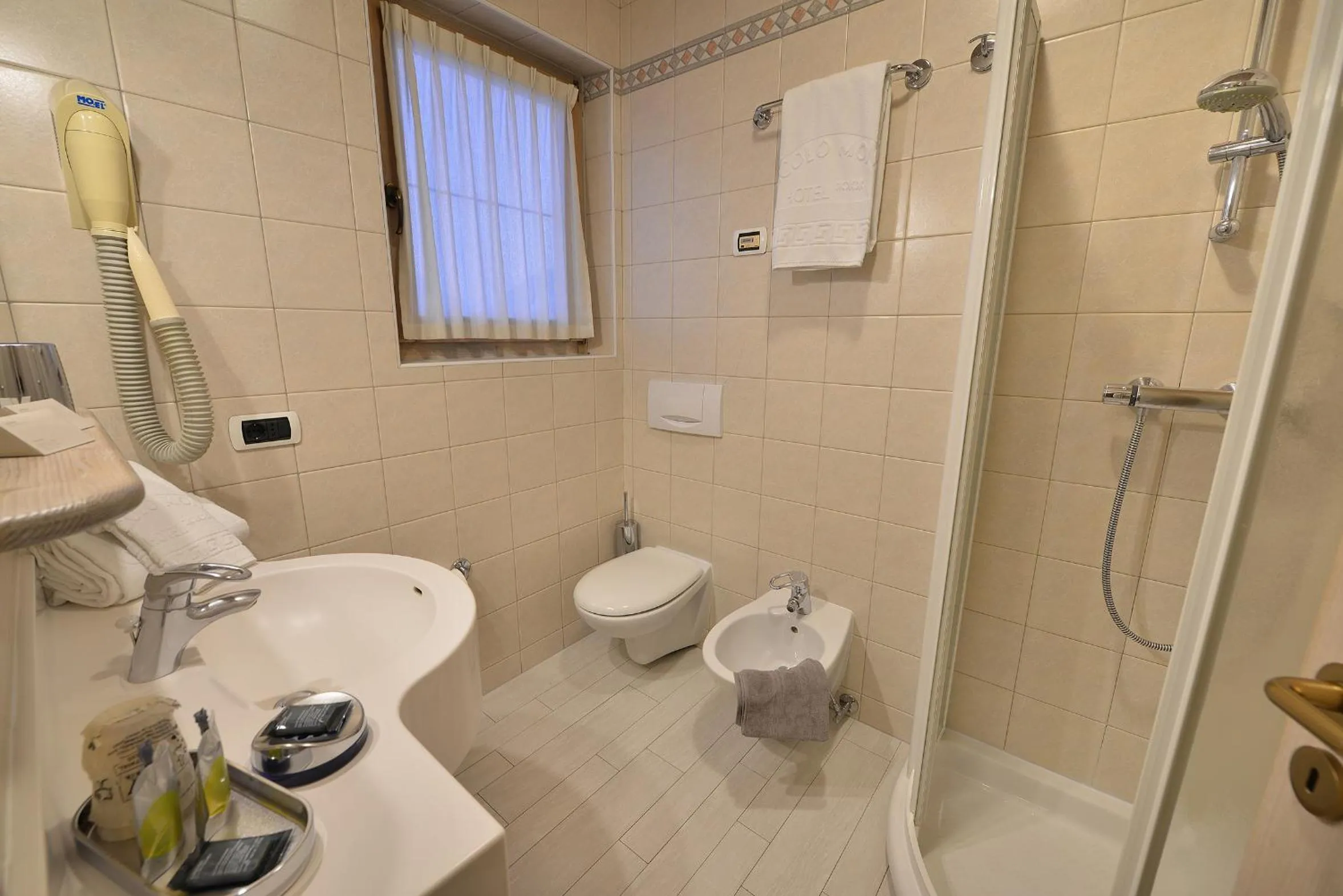 Shower in Hotel Piccolo Mondo