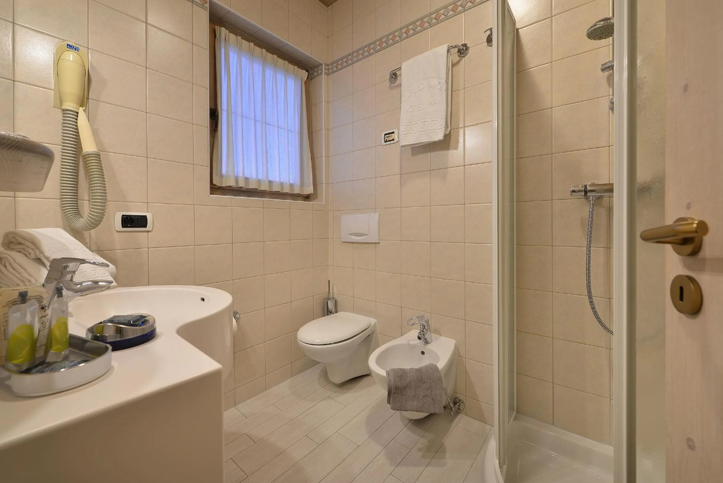 Shower in Hotel Piccolo Mondo