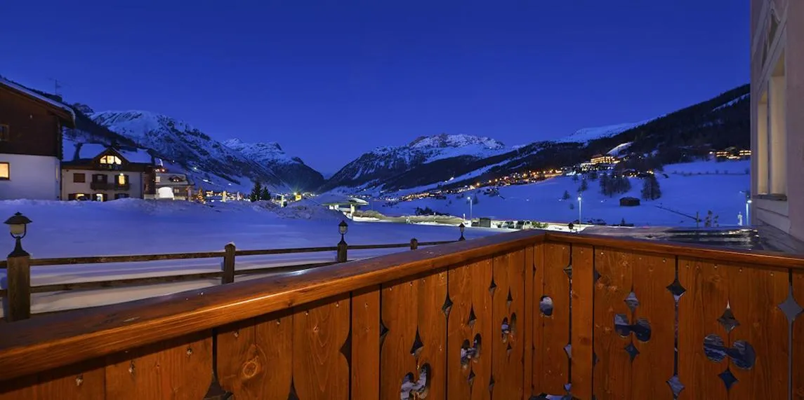 Night in Hotel Piccolo Mondo