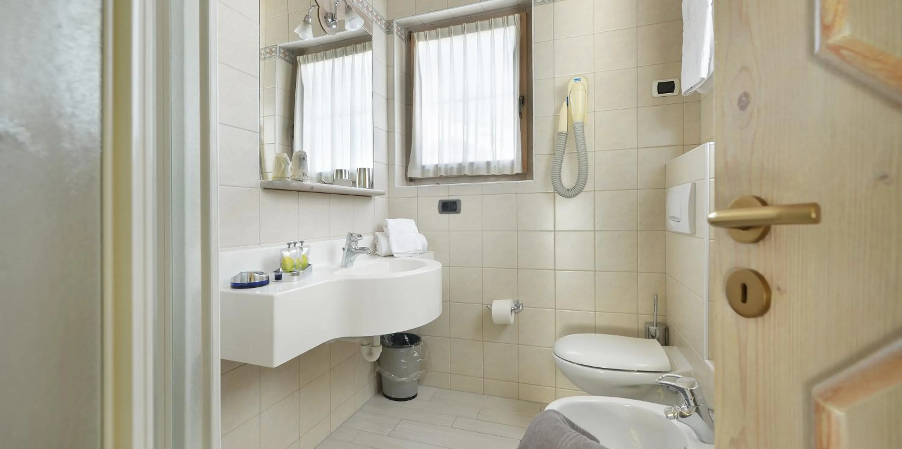 Shower in Hotel Piccolo Mondo