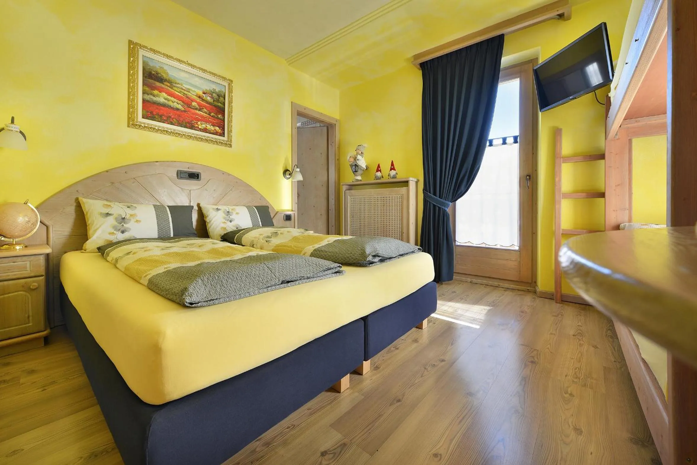 Bed in Hotel Piccolo Mondo