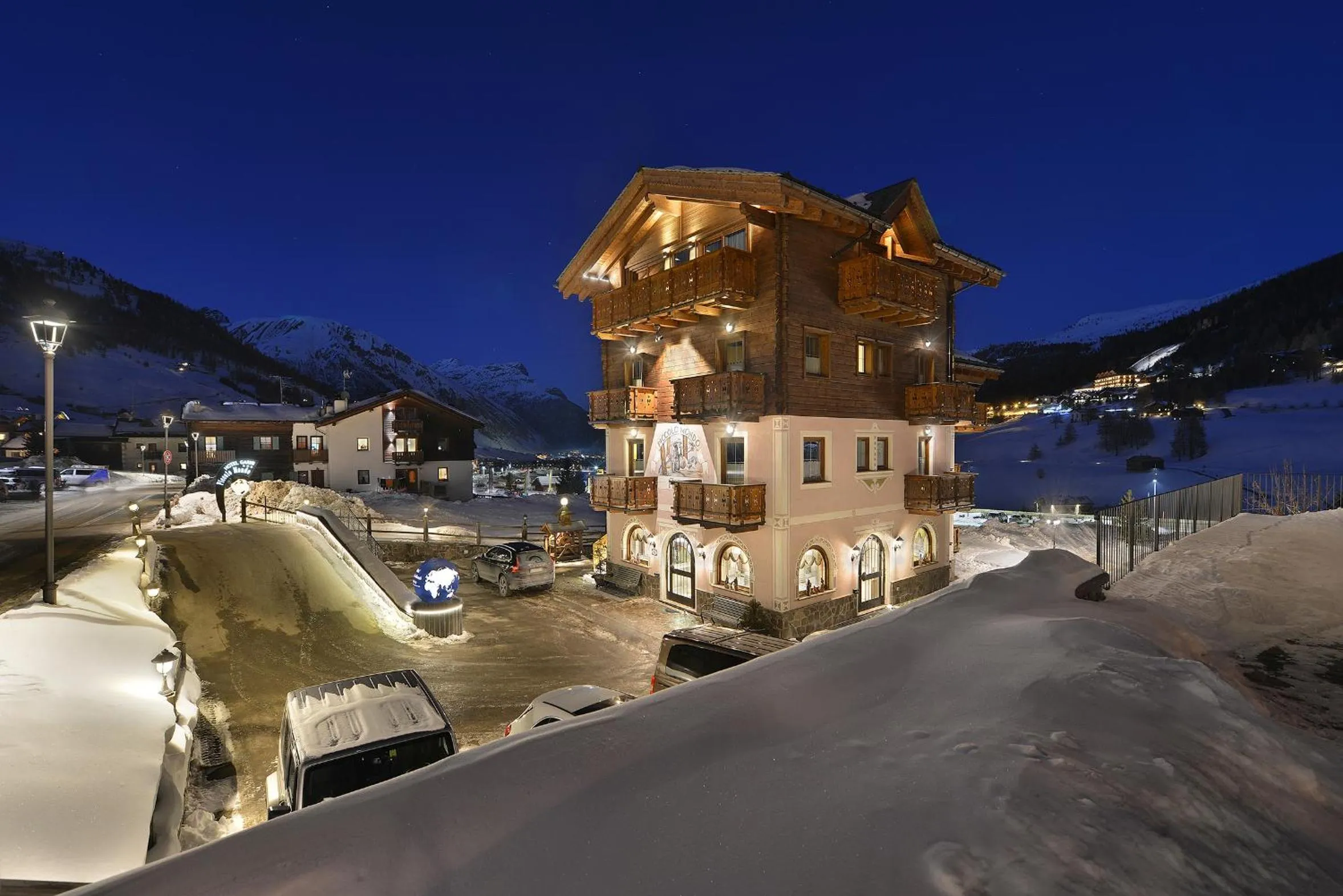 Night in Hotel Piccolo Mondo