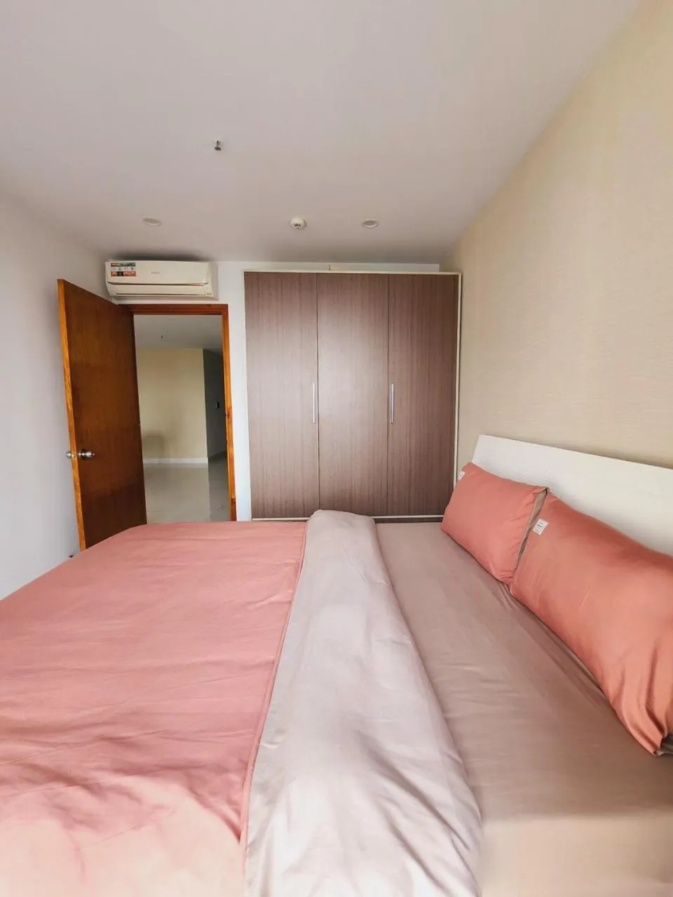 Bed in Scenic Valley Marvel