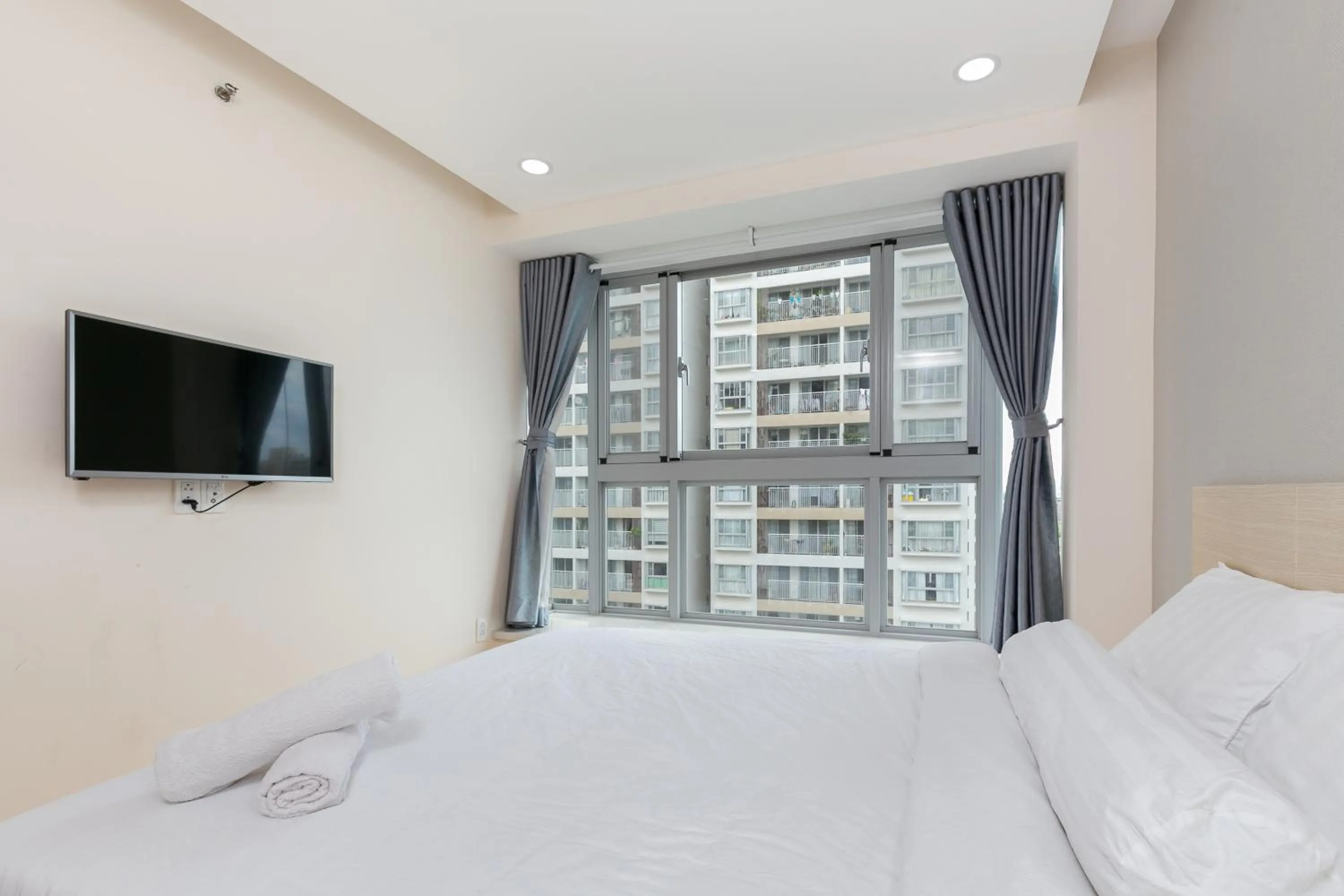 Bed in Scenic Valley Marvel