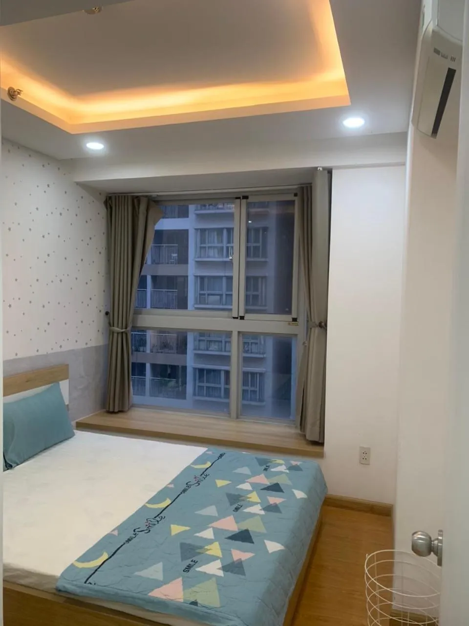 Bed in Scenic Valley Marvel