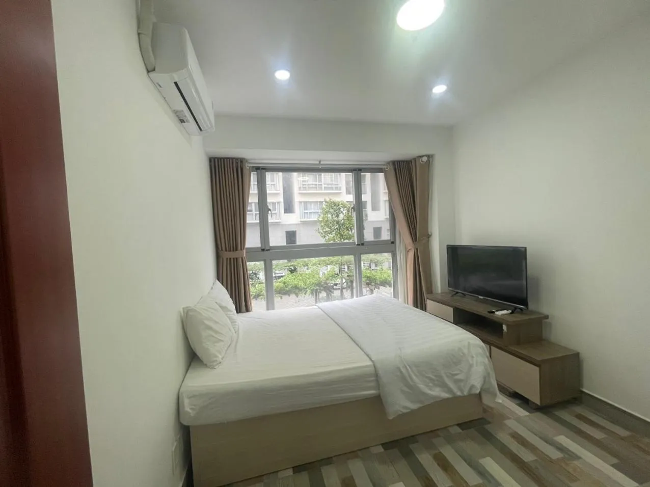 Bed in Scenic Valley Marvel