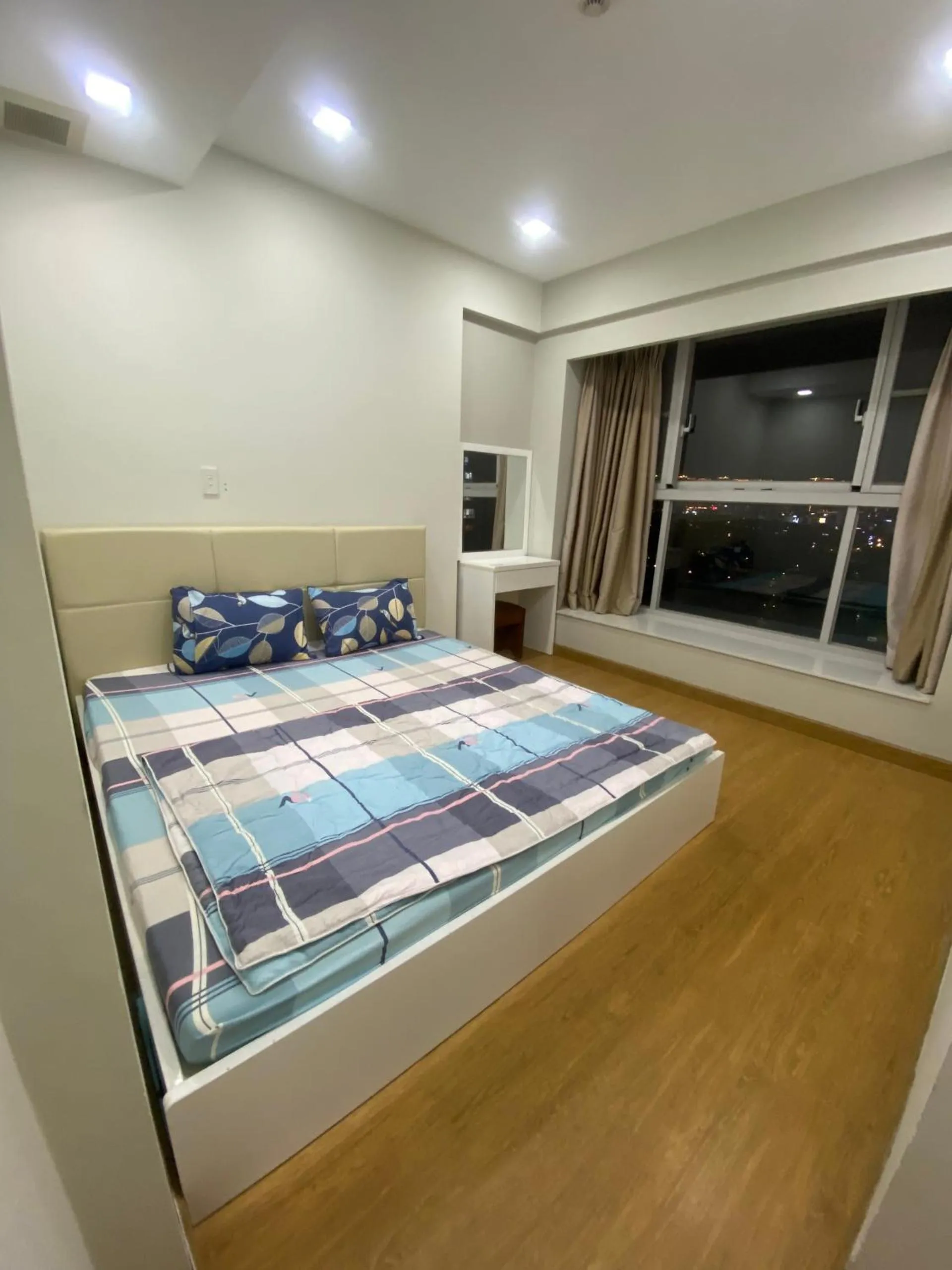 Bed in Scenic Valley Marvel