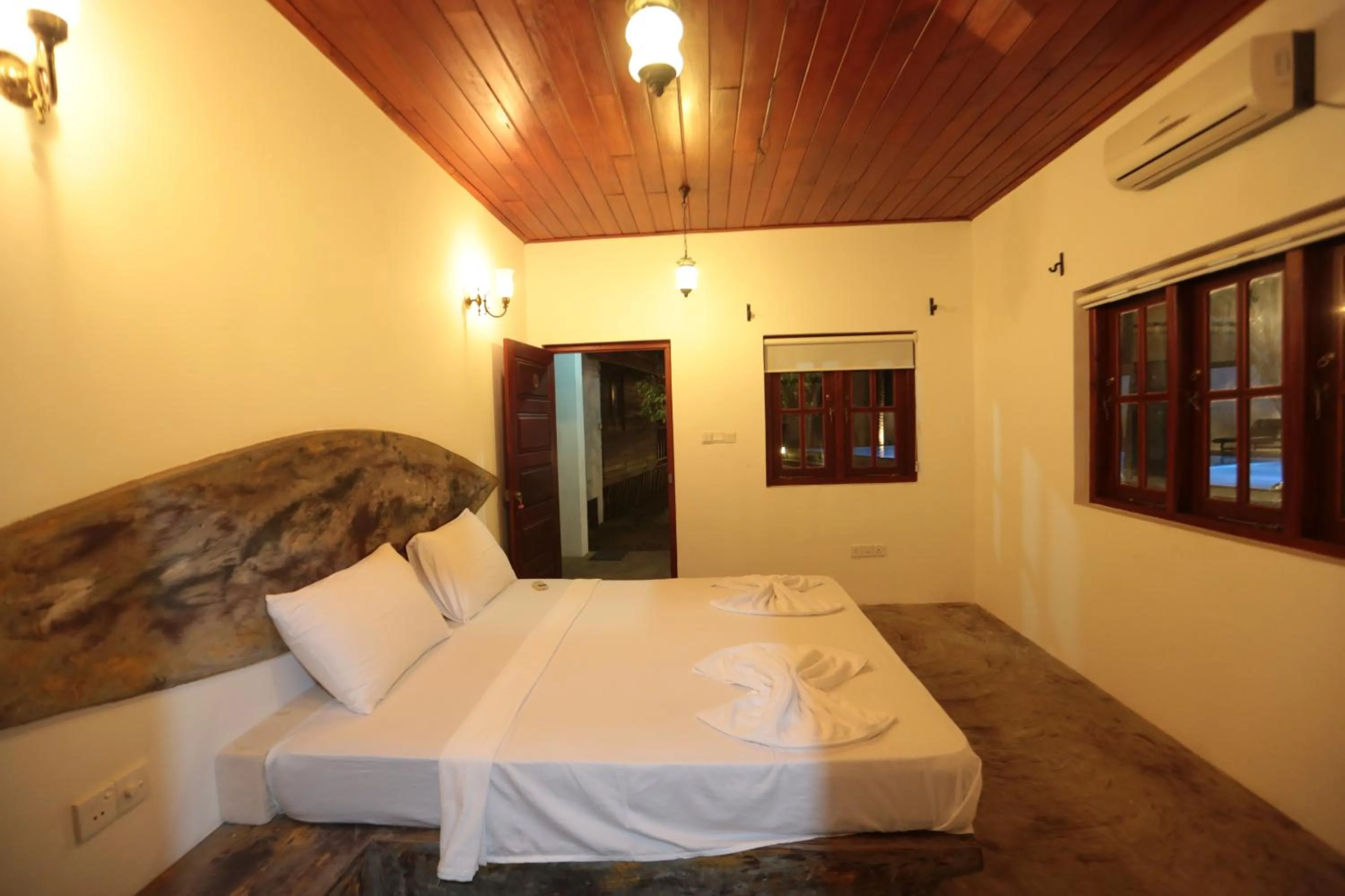 Bedroom, Bed in Arugambay PodBay