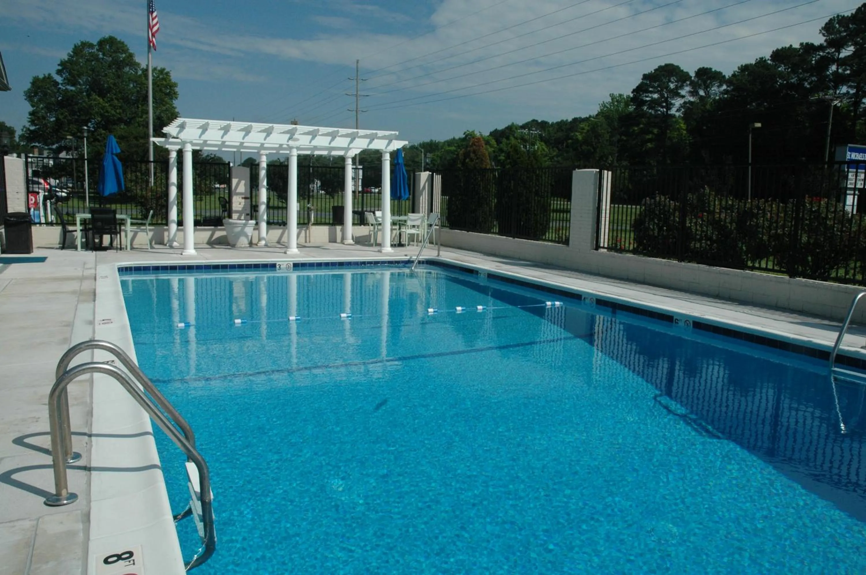 Swimming pool in St. Michaels Inn