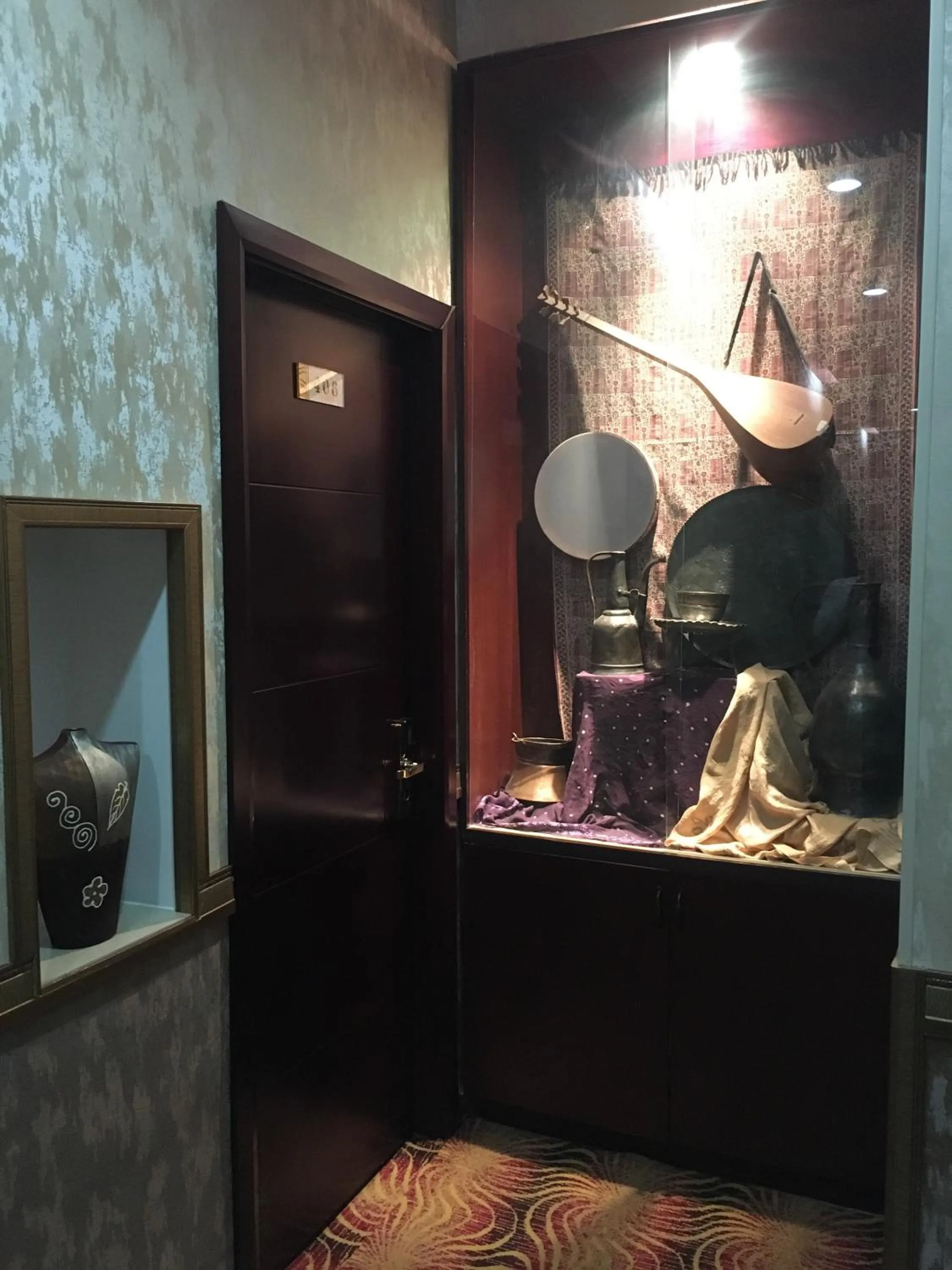 Area and facilities in Royal Hotel