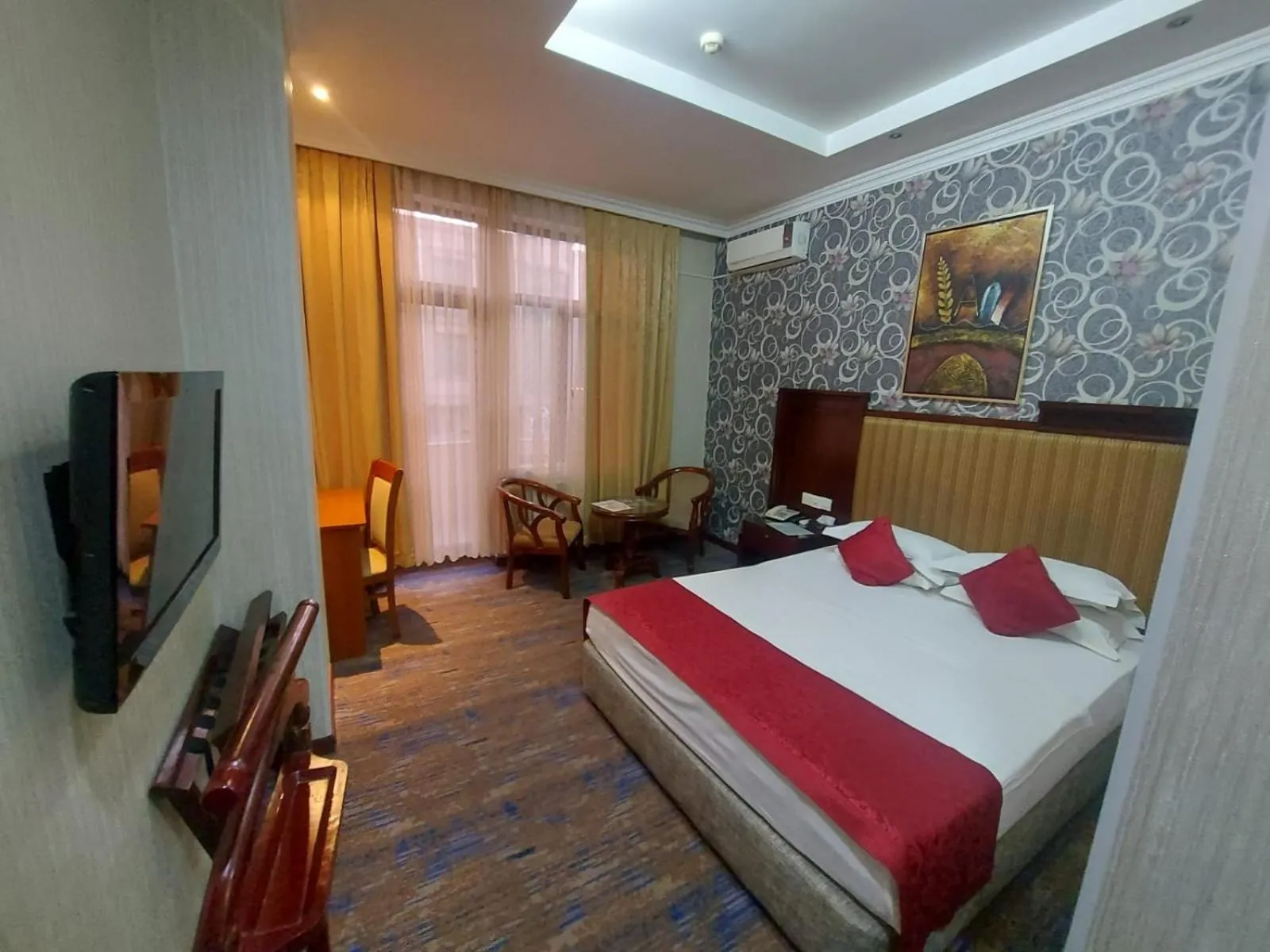 Property building, Bed in Royal Hotel