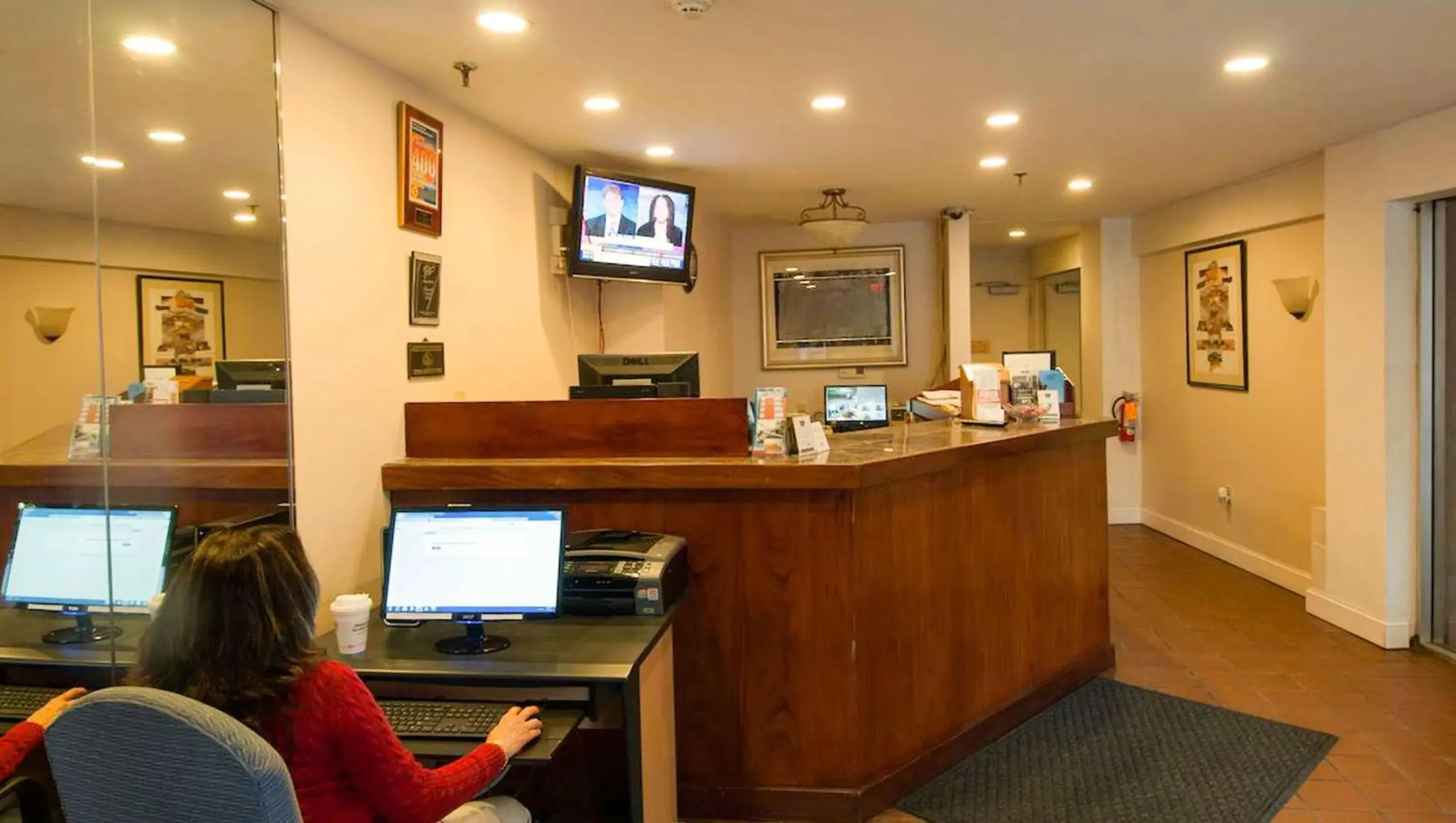 Lobby or reception, Lobby/Reception in West Hartford Inn