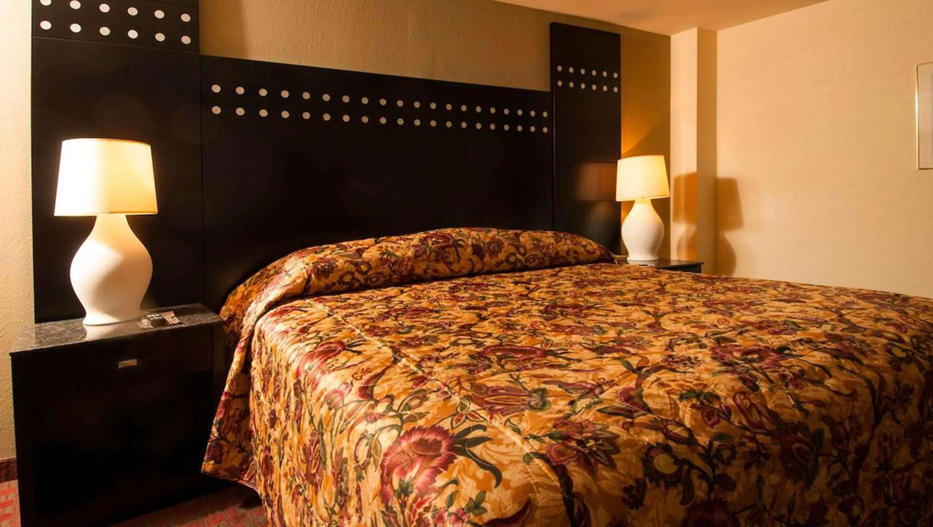 Photo of the whole room in West Hartford Inn