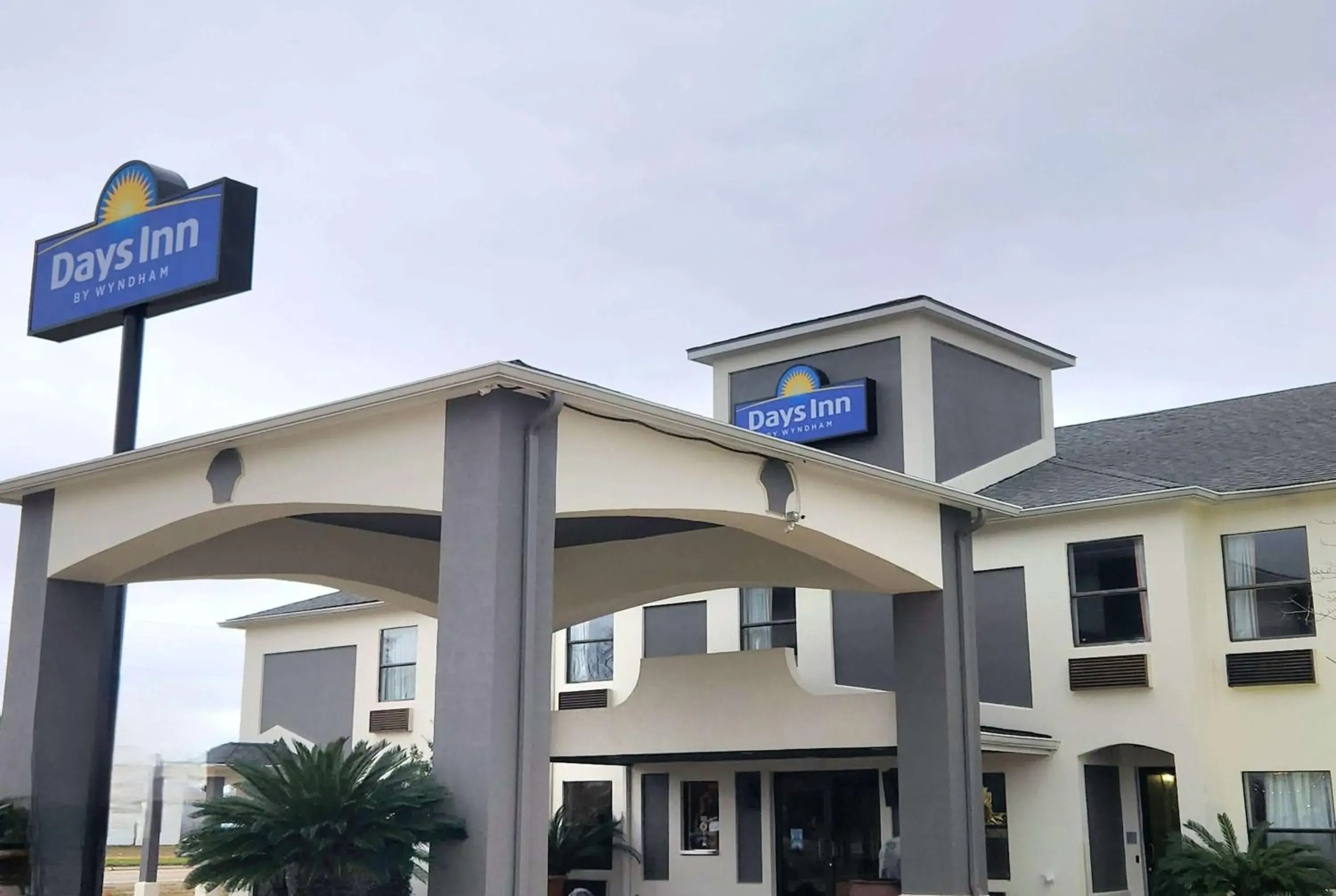 Property building in Days Inn by Wyndham Lafayette Scott Property building in Days Inn by Wyndham Lafayette Scott